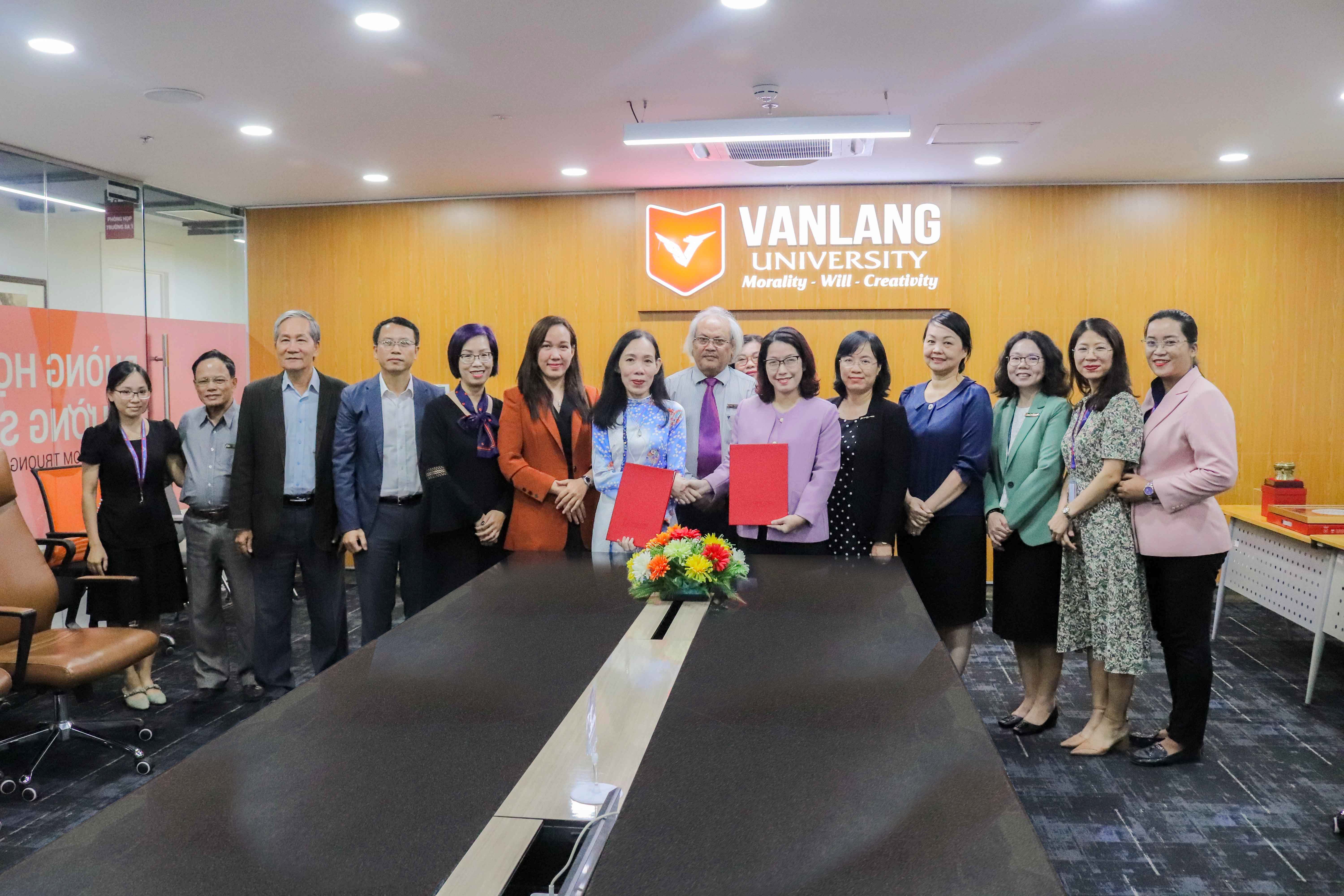 vlu-dinh-huong-giang-day-ngu-van-tai-vlu-nen-tang-hoc-thuat-vung-vang-cho-con-duong-nghe-nghiep-dai-han-f.jpg