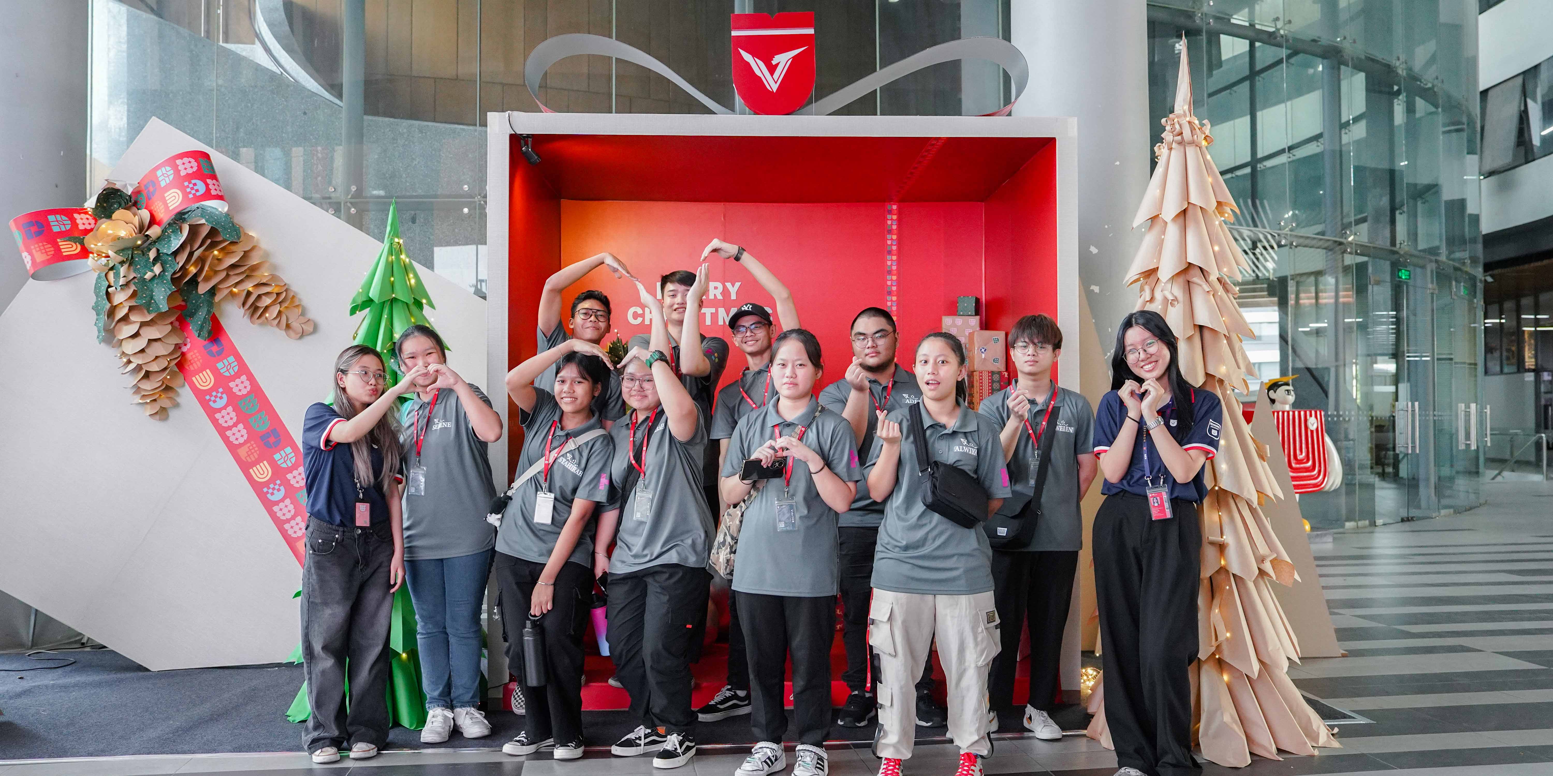 vlu-doan-sinh-vien-singapore-den-vlu-tham-quan-hoc-tap-c.jpg