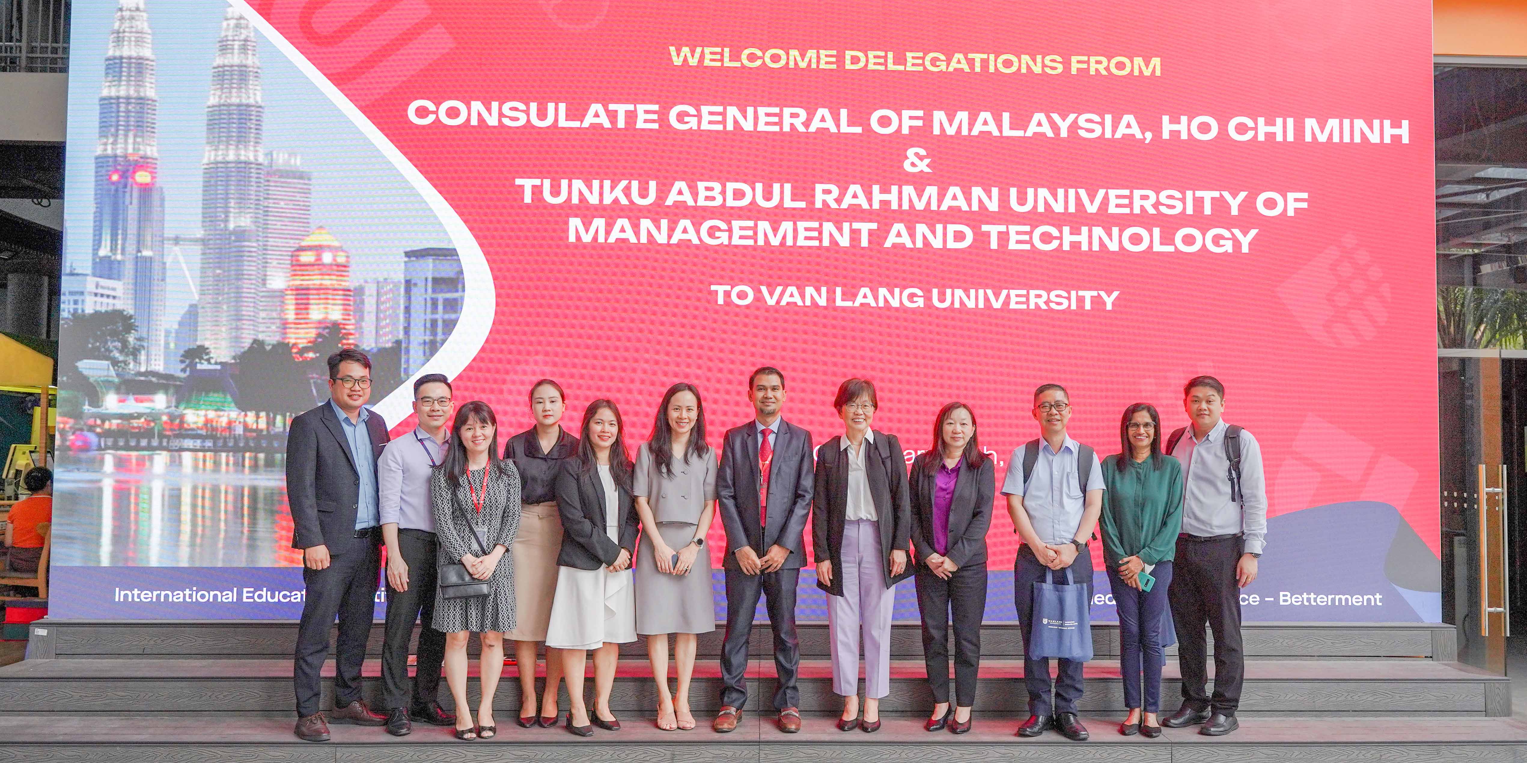 vlu-don-doan-lanh-su-malaysia-va-dai-hoc-quan-ly-va-cong-nghe-tunku-abdul-rahman-e.jpg