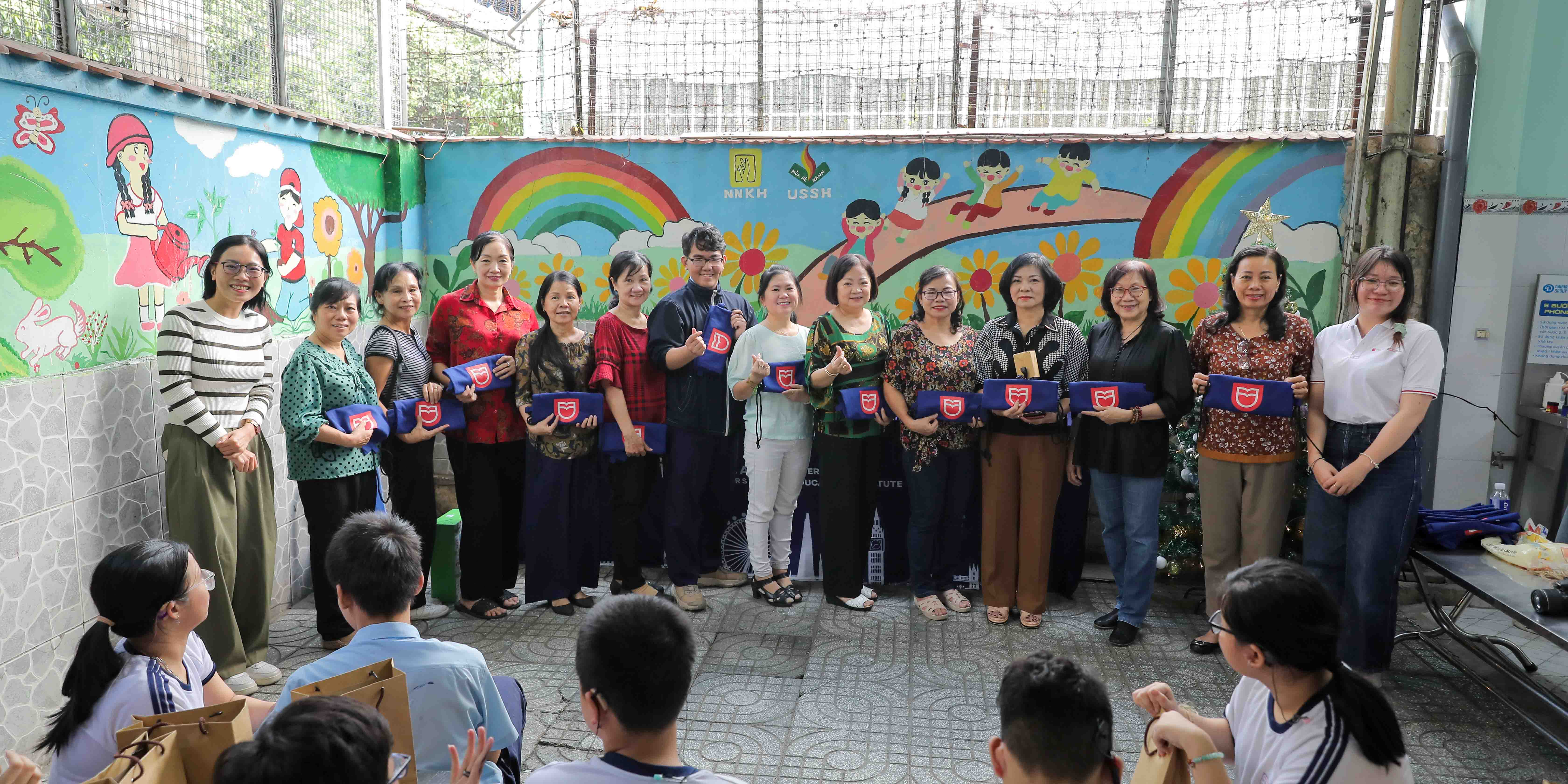 vlu-don-giang-sinh-lan-toa-am-ap-cung-sinh-vien-vien-dao-tao-quoc-te-iei-c.jpg