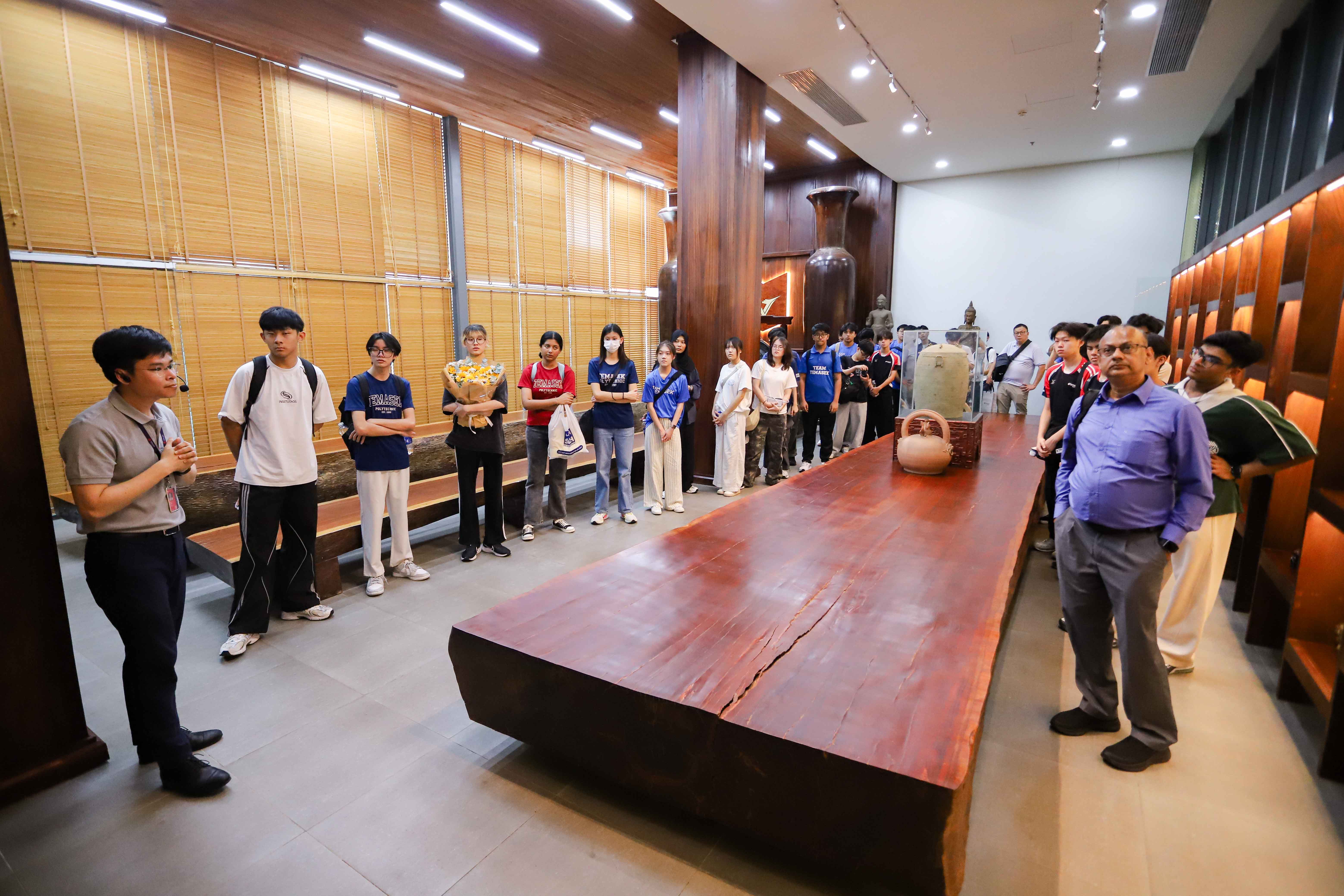 vlu-don-tiep-doan-giang-vien,-sinh-vien-truong-temasek-polytechnic-singapore-a.jpg