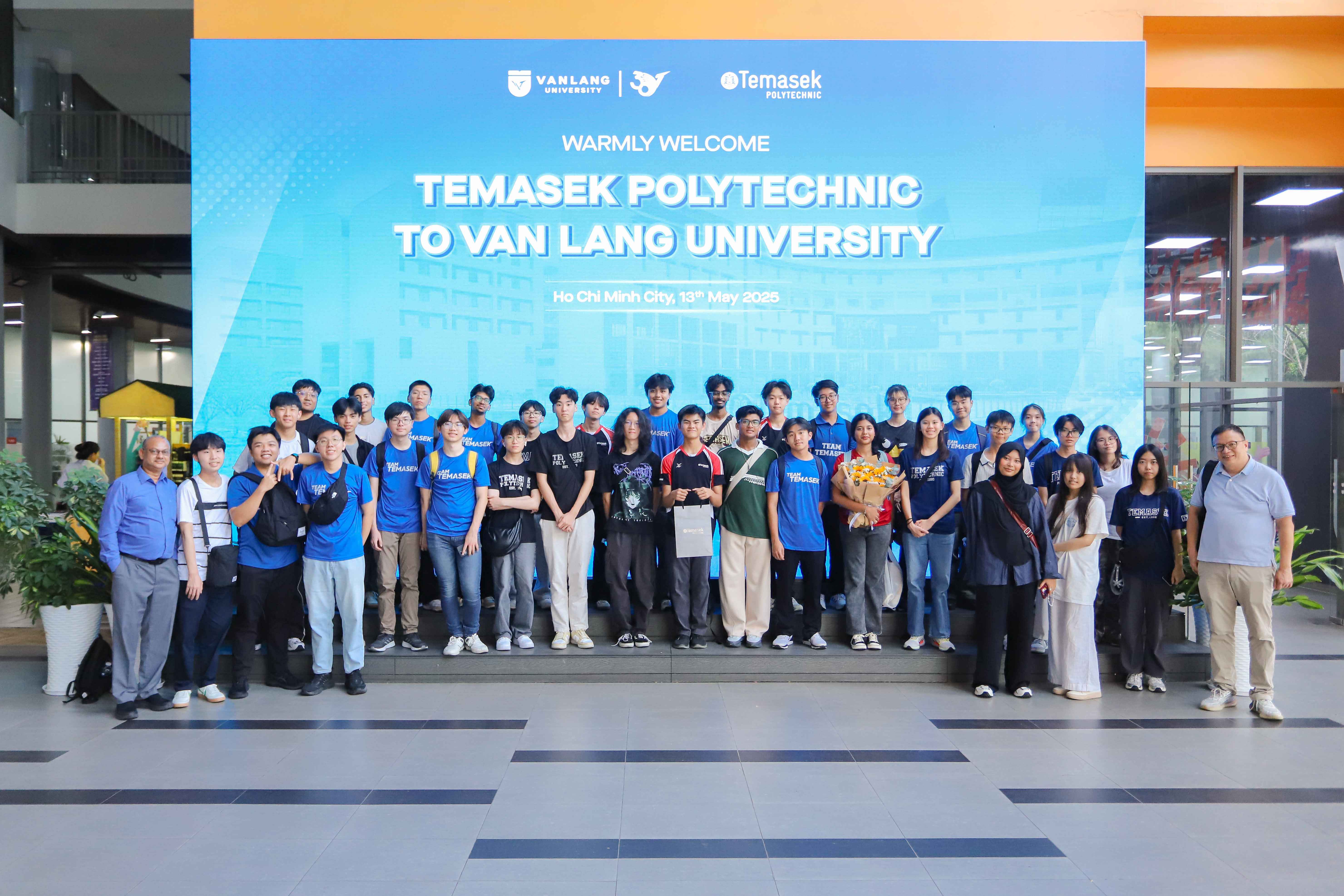 vlu-don-tiep-doan-giang-vien,-sinh-vien-truong-temasek-polytechnic-singapore-e.jpg