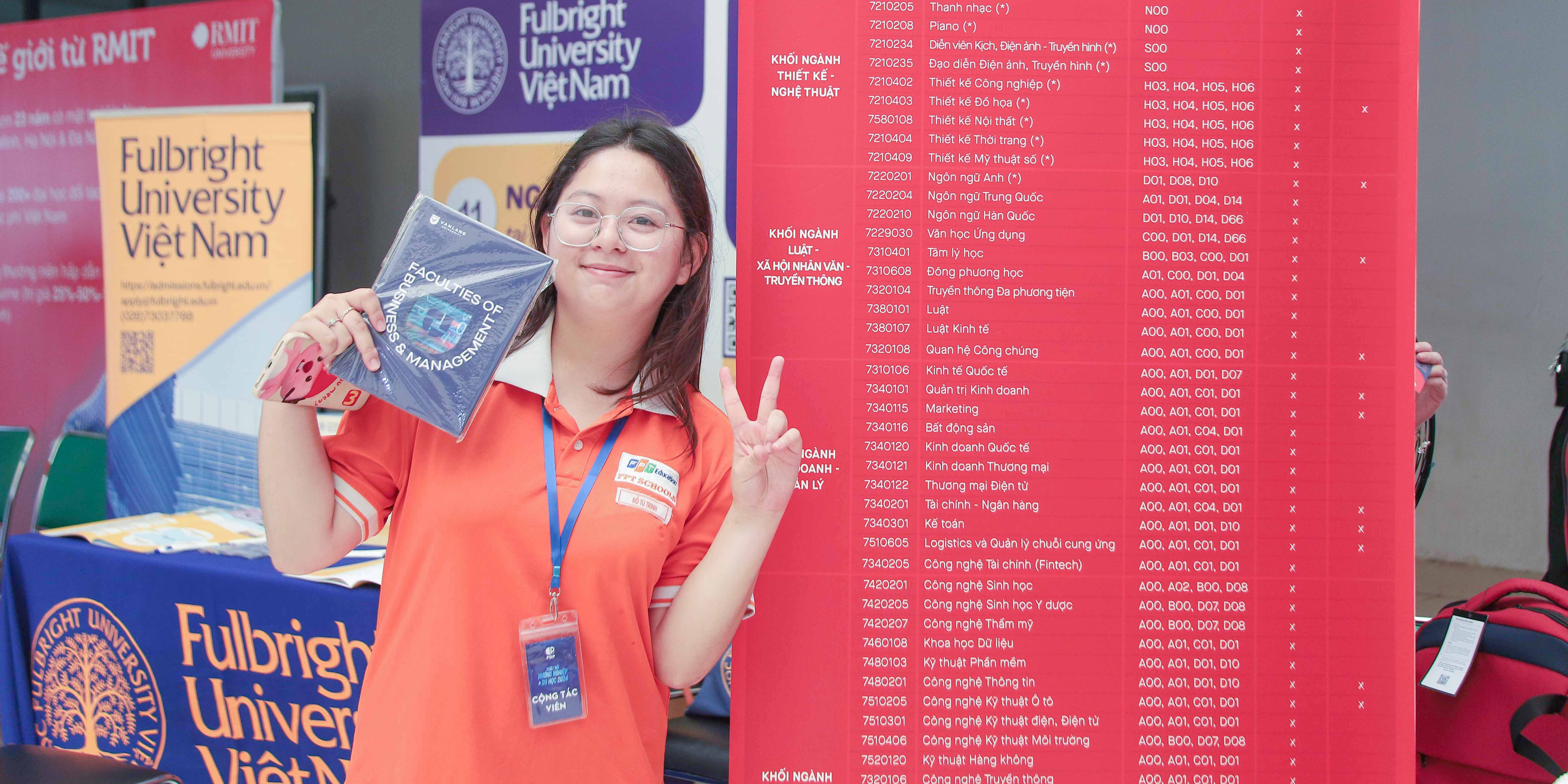 vlu-dong-hanh-cung-thi-sinh-cac-tinh-thanh-dinh-huong-tuong-lai-b.jpg
