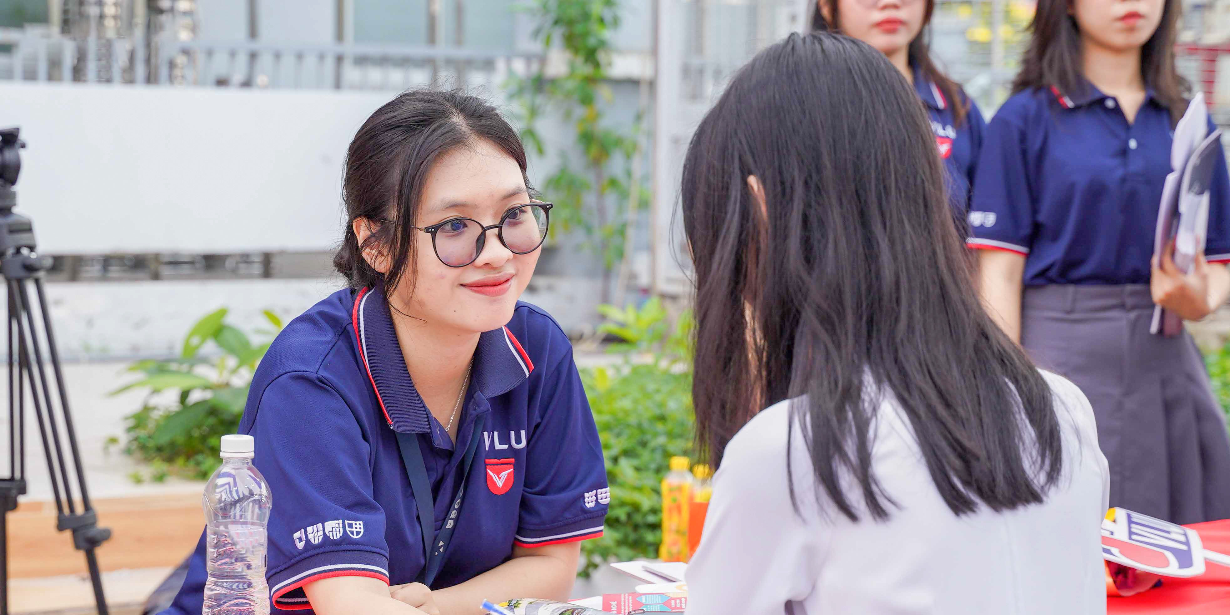 vlu-dong-hanh-cung-thi-sinh-cac-tinh-thanh-dinh-huong-tuong-lai-d.jpg
