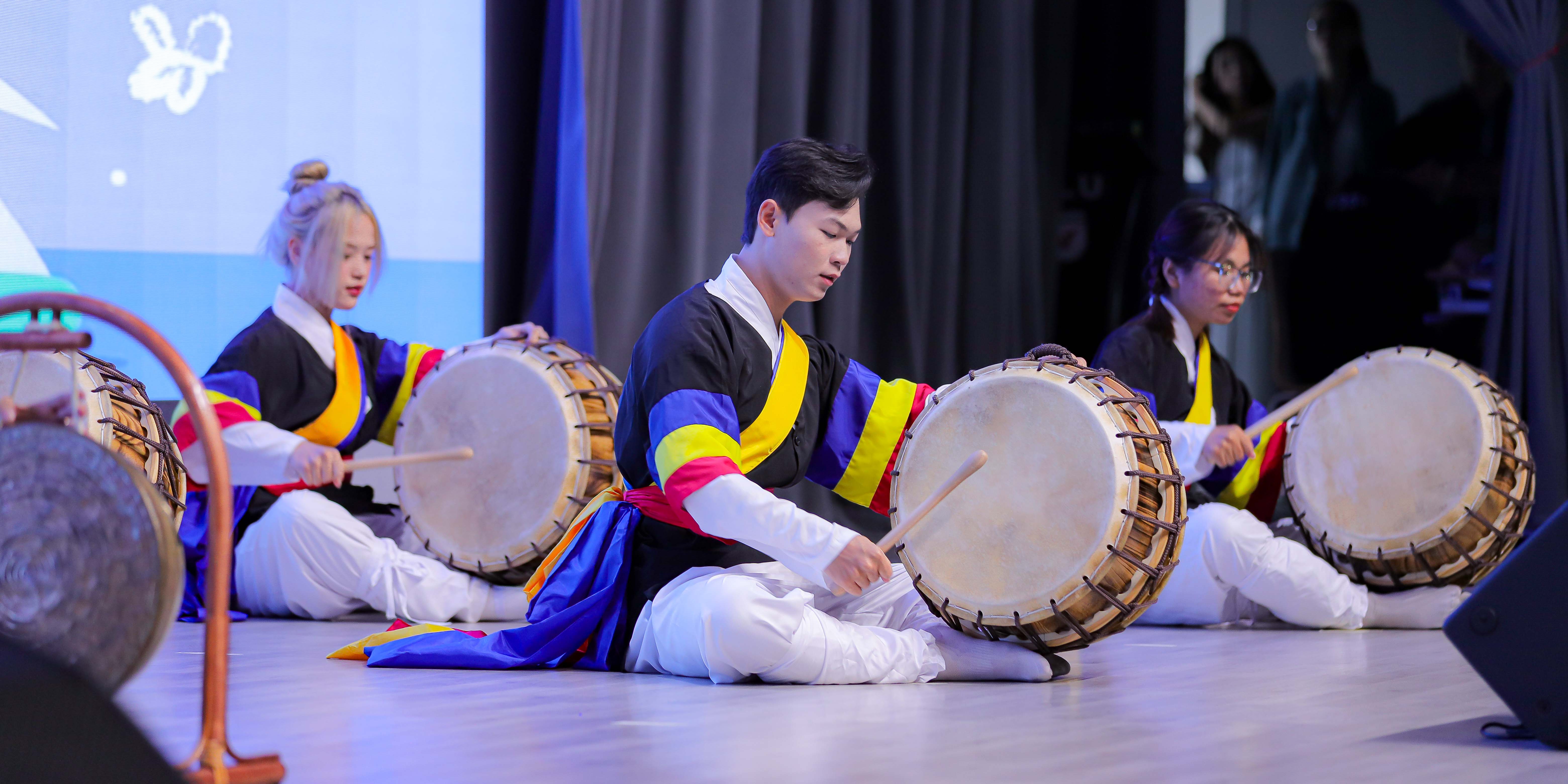 vlu-dream-chuong-trinh-chao-don-k30-khoa-ngon-ngu-va-van-hoa-han-quoc-c.jpg