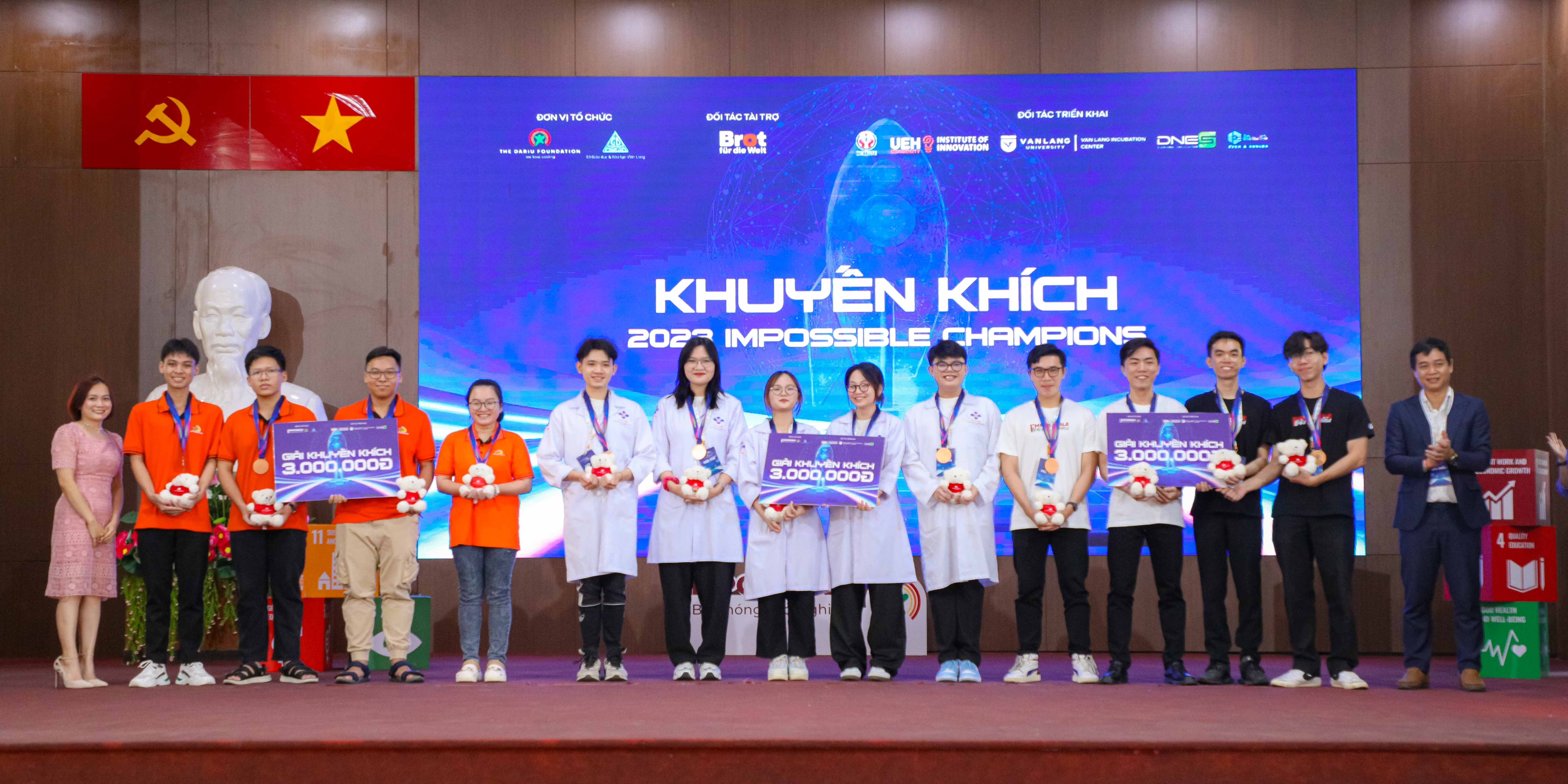 vlu-du-an-tro-ly-ao-cham-soc-suc-khoe-cua-sinh-vien-van-lang-dat-giai-tai-cuoc-thi-i’m-possible-2023-a.jpg