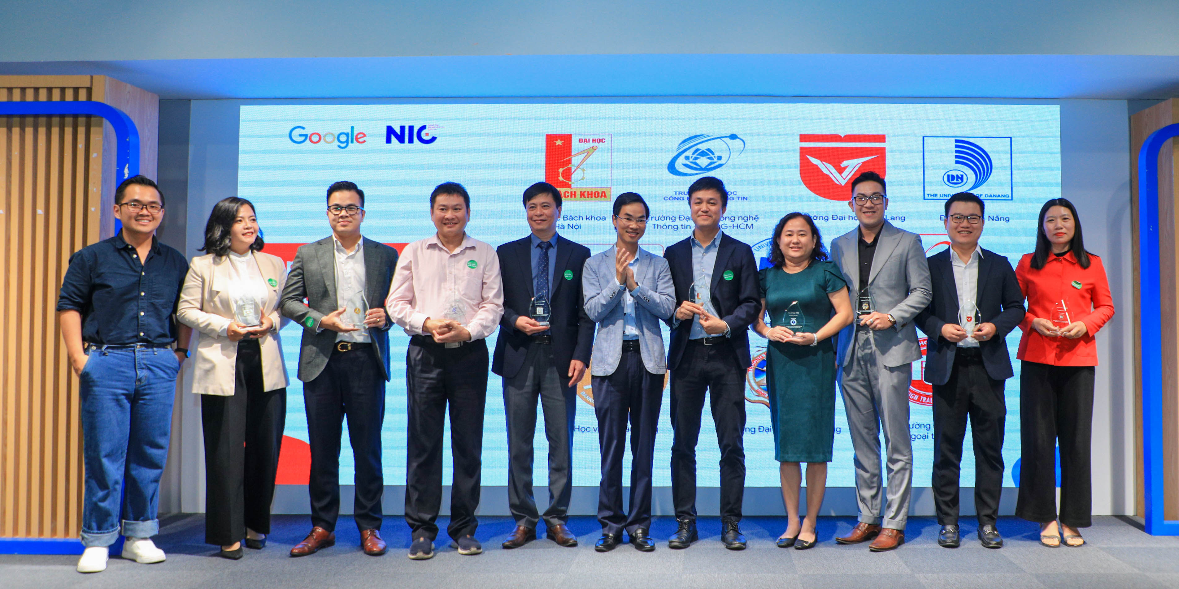 vlu-duoc-vinh-danh-trong-top-10-dai-hoc-xuat-sac-nhat-cua-chuong-trinh-phat-trien-nhan-tai-so-2024-a.jpg