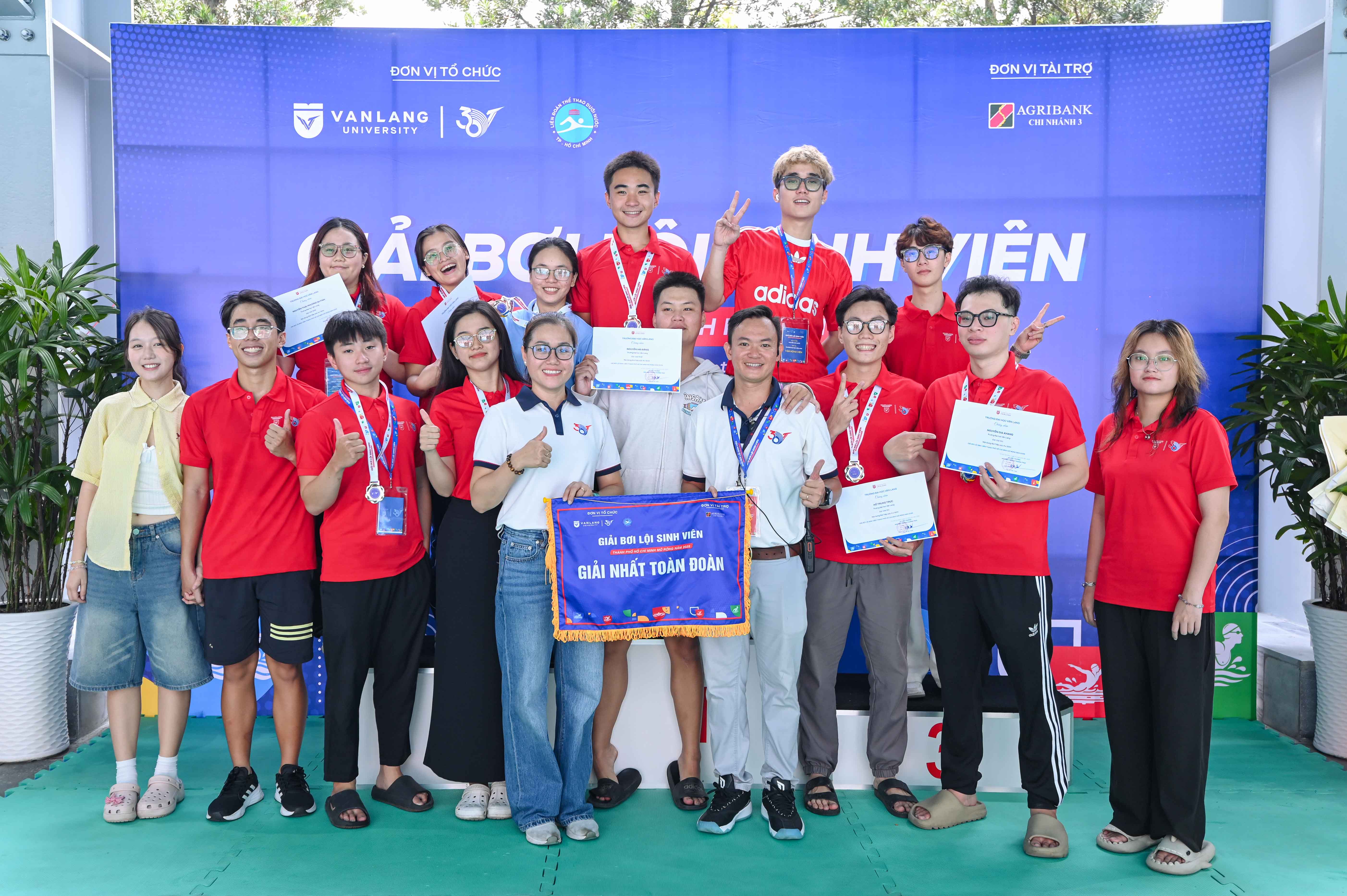 vlu-duong-dua-xanh-ruc-lua-giai-boi-loi-sinh-vien-tp-hcm-mo-rong-2025-khoi-tranh-soi-dong-o.jpg