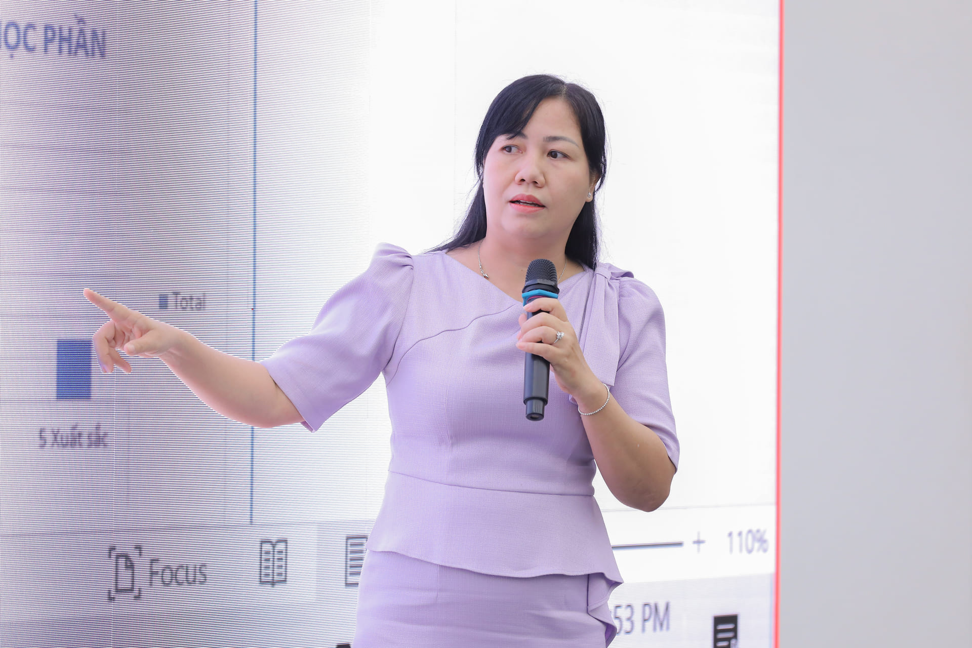 vlu-giang-vien-truong-dai-hoc-van-lang-nang-cao-nang-luc-phan-tich-du-lieu-voi-khoa-hoc-excel-mastery-c.jpg