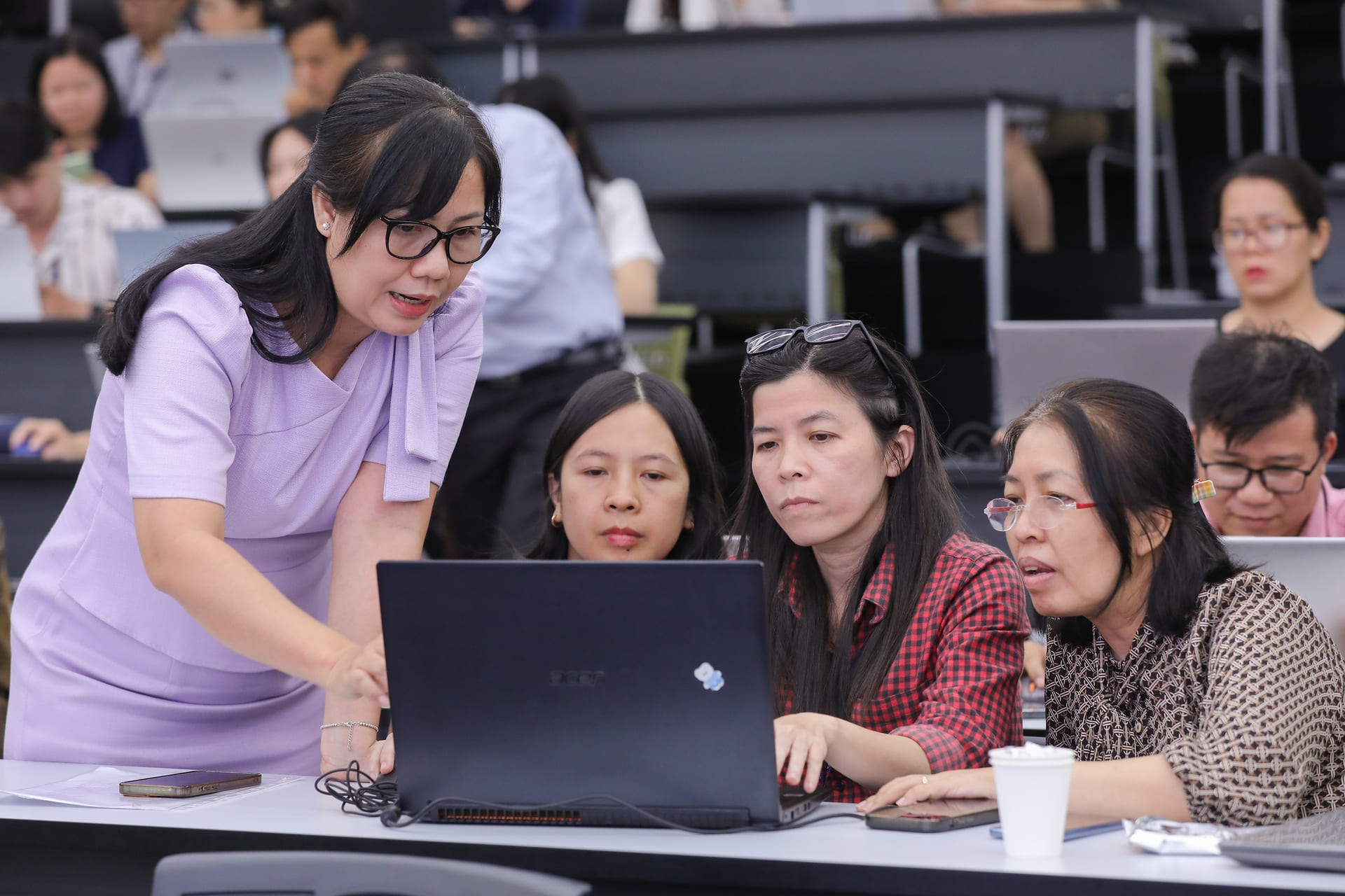 vlu-giang-vien-truong-dai-hoc-van-lang-nang-cao-nang-luc-phan-tich-du-lieu-voi-khoa-hoc-excel-mastery-d.jpg