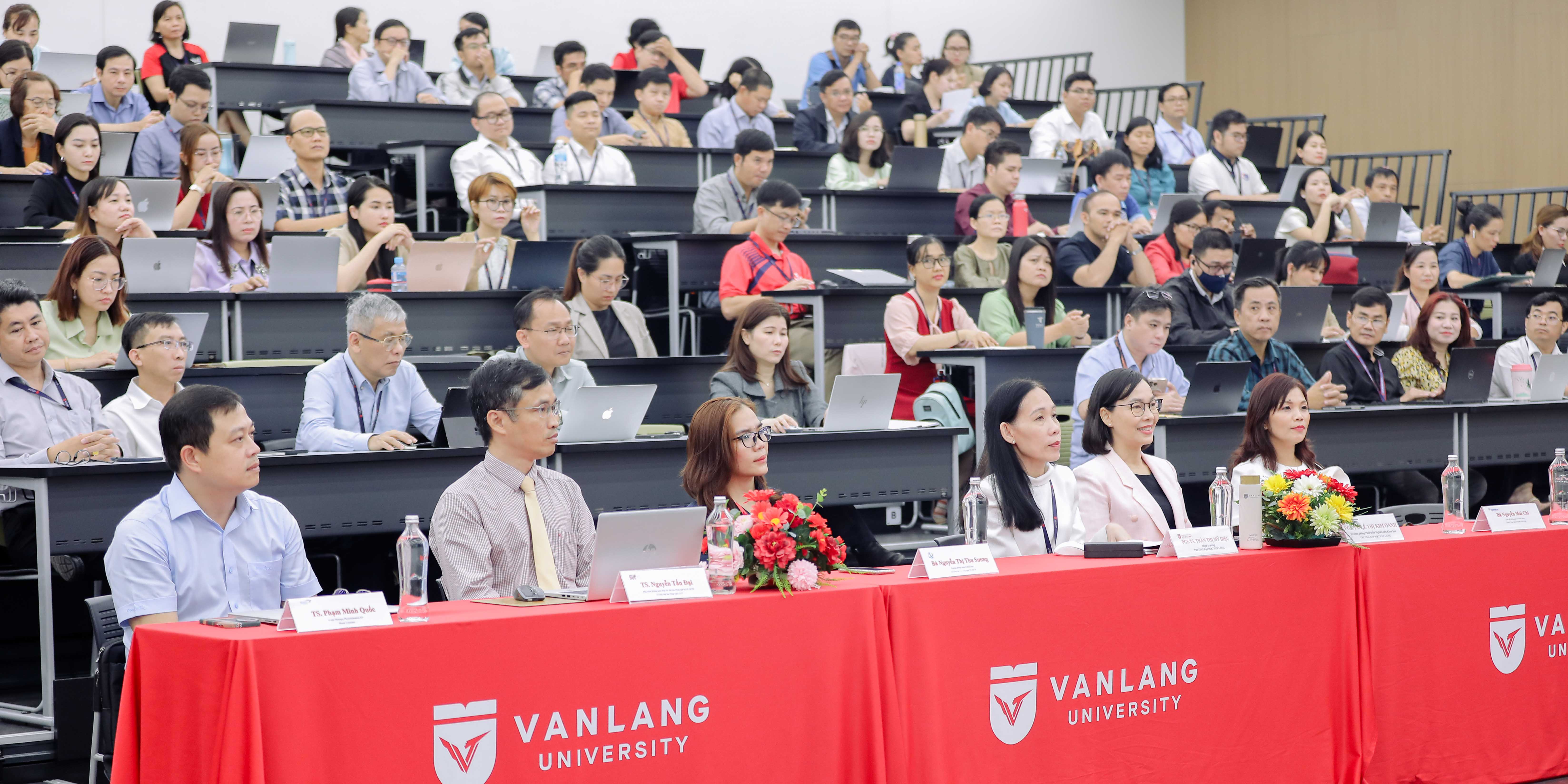 vlu-giang-vien-van-lang-tim-hieu-co-hoi-nhan-tai-tro-nghien-cuu-va-chuyen-giao-cong-nghe-a.JPG