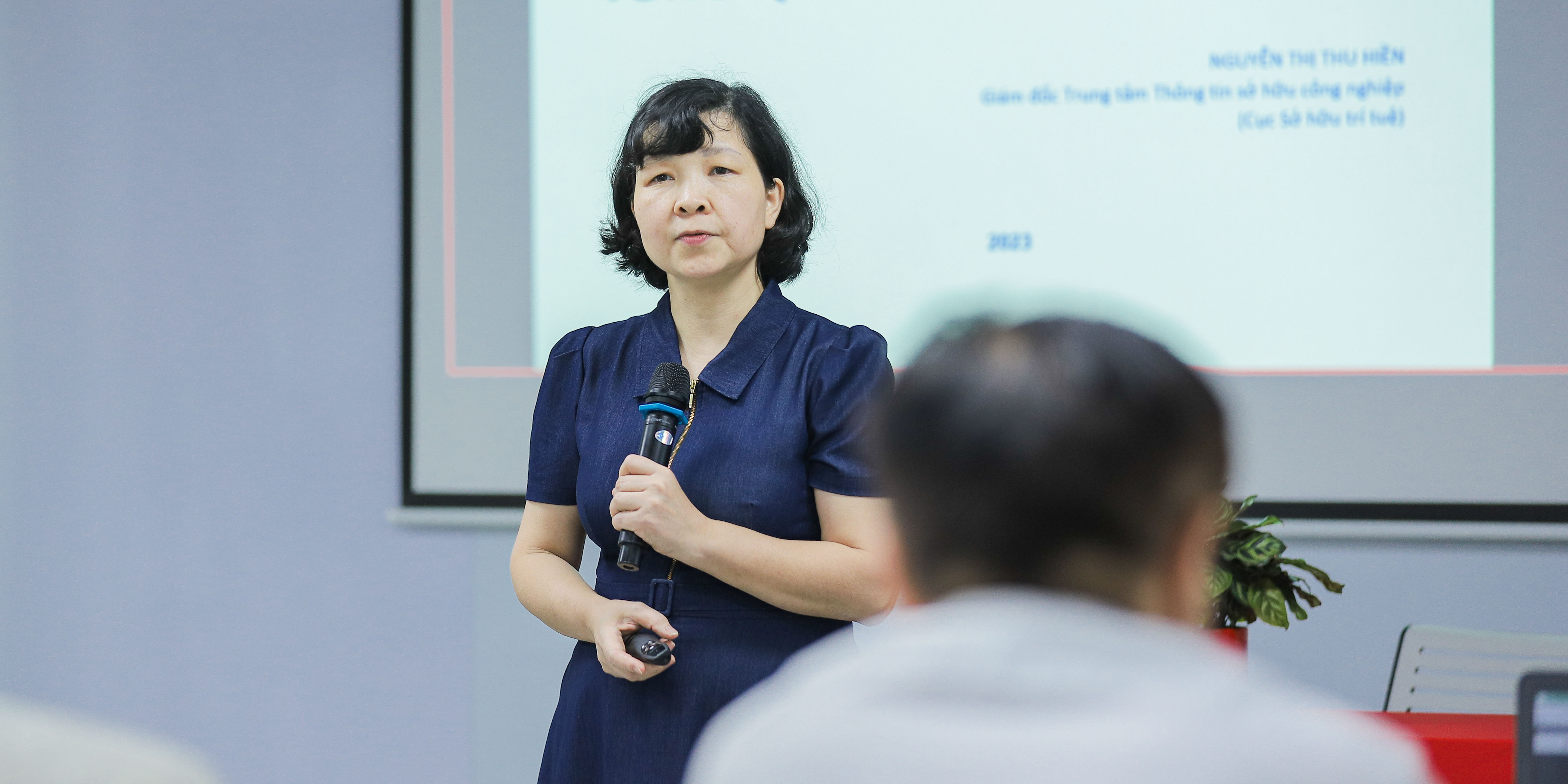 vlu-giang-vien-vlu-tham-gia-tap-huan-kien-thuc-ve-hoat-dong-so-huu-tri-tue-b.jpg