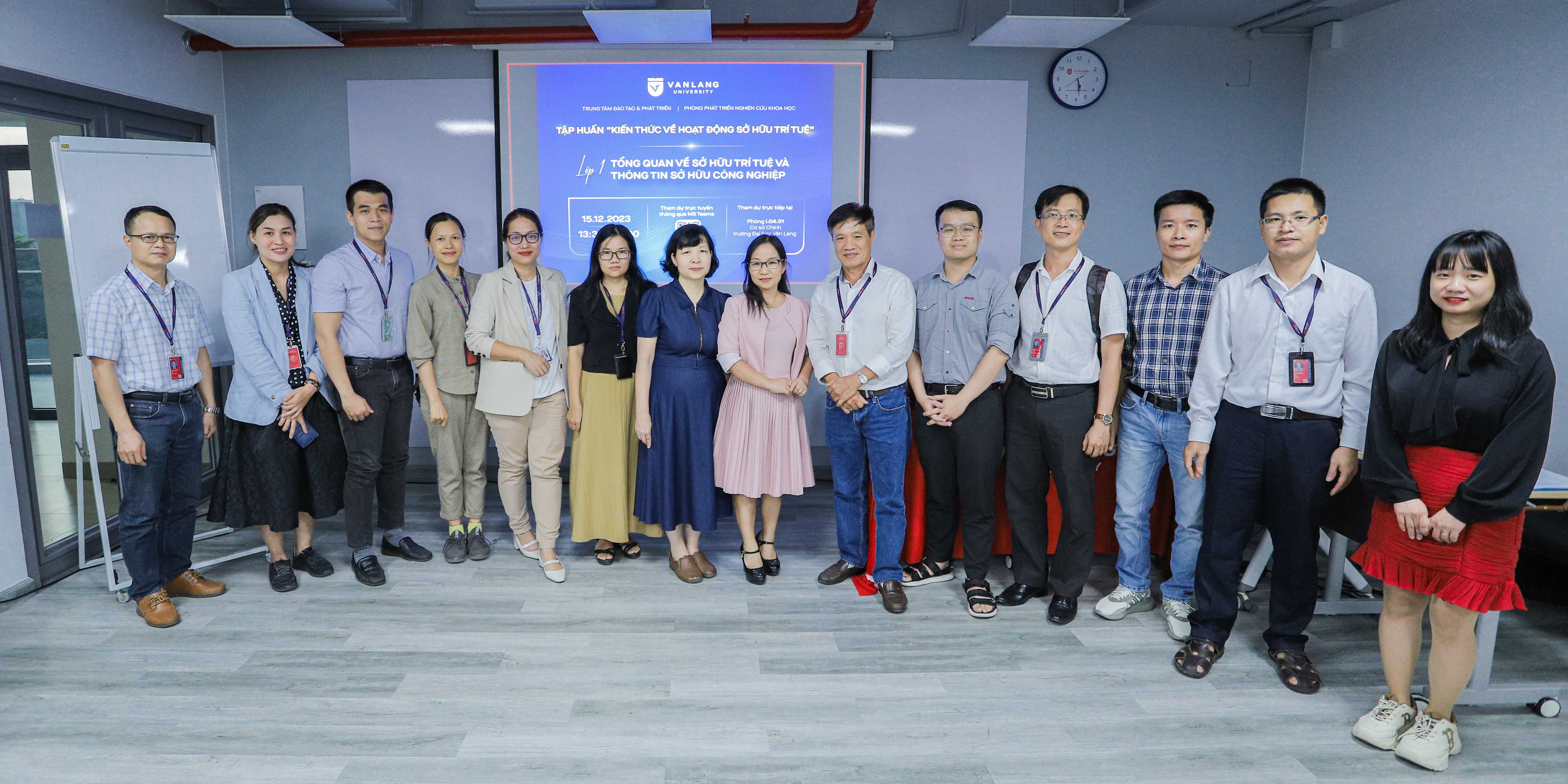 vlu-giang-vien-vlu-tham-gia-tap-huan-kien-thuc-ve-hoat-dong-so-huu-tri-tue-c.jpg