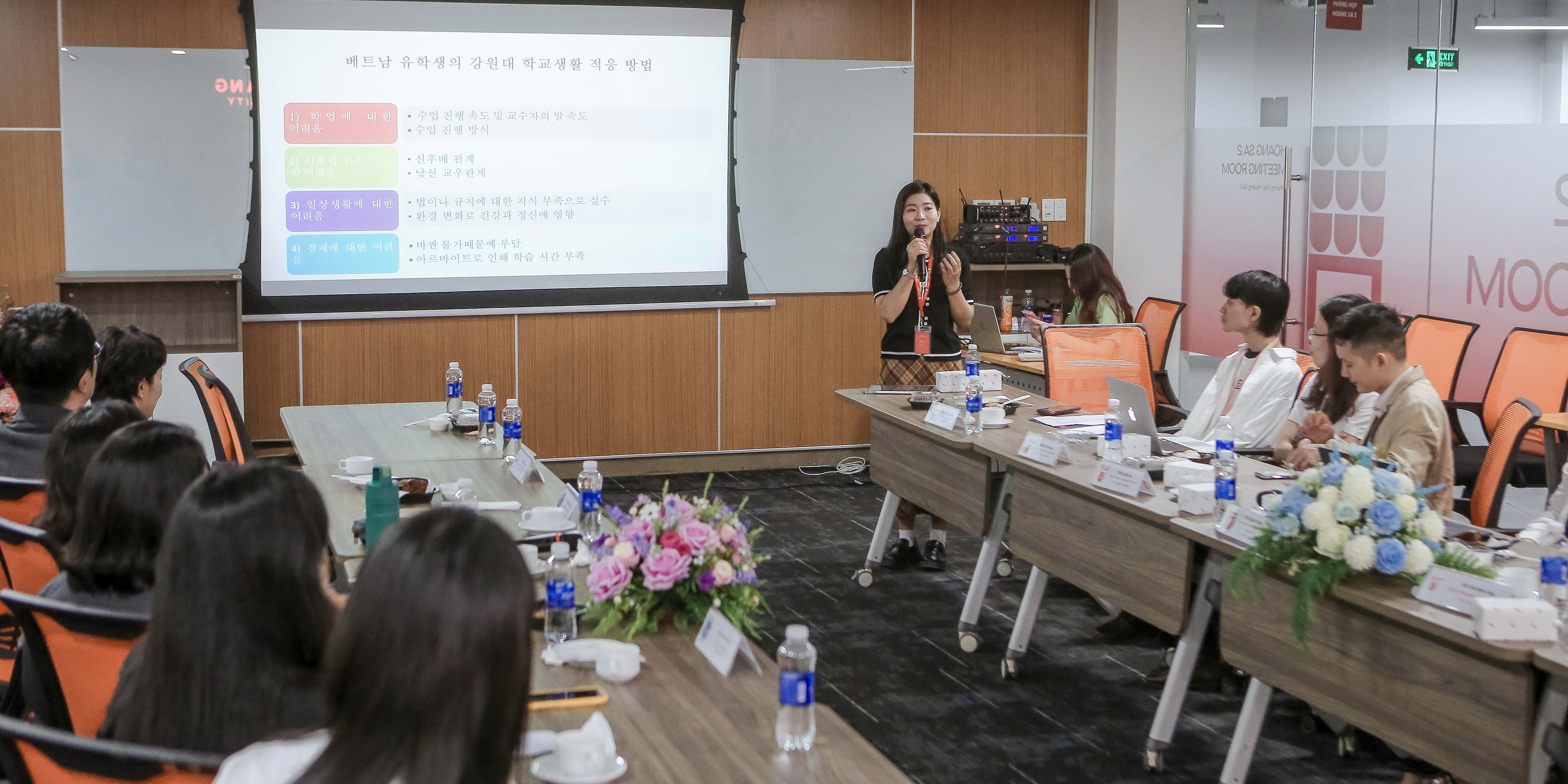 vlu-giao-luu-nghien-cuu-van-hoc-han-quoc-voi-dai-hoc-quoc-gia-kangwon-b.jpg