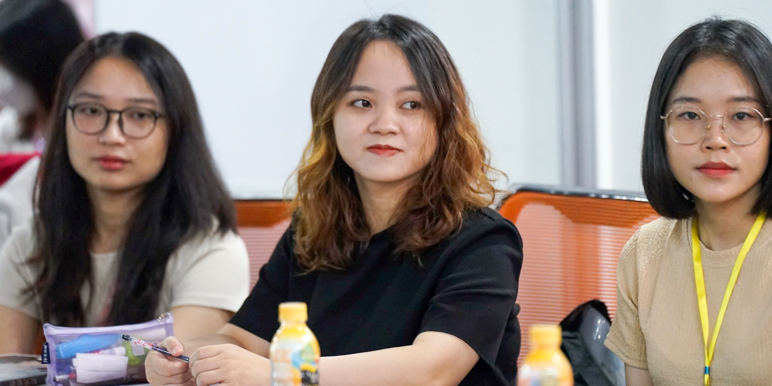 -vlu-giao-luu-nha-van-pyun-hye-young-tac-gia-truyen-ngan-dem-troi-d.jpg