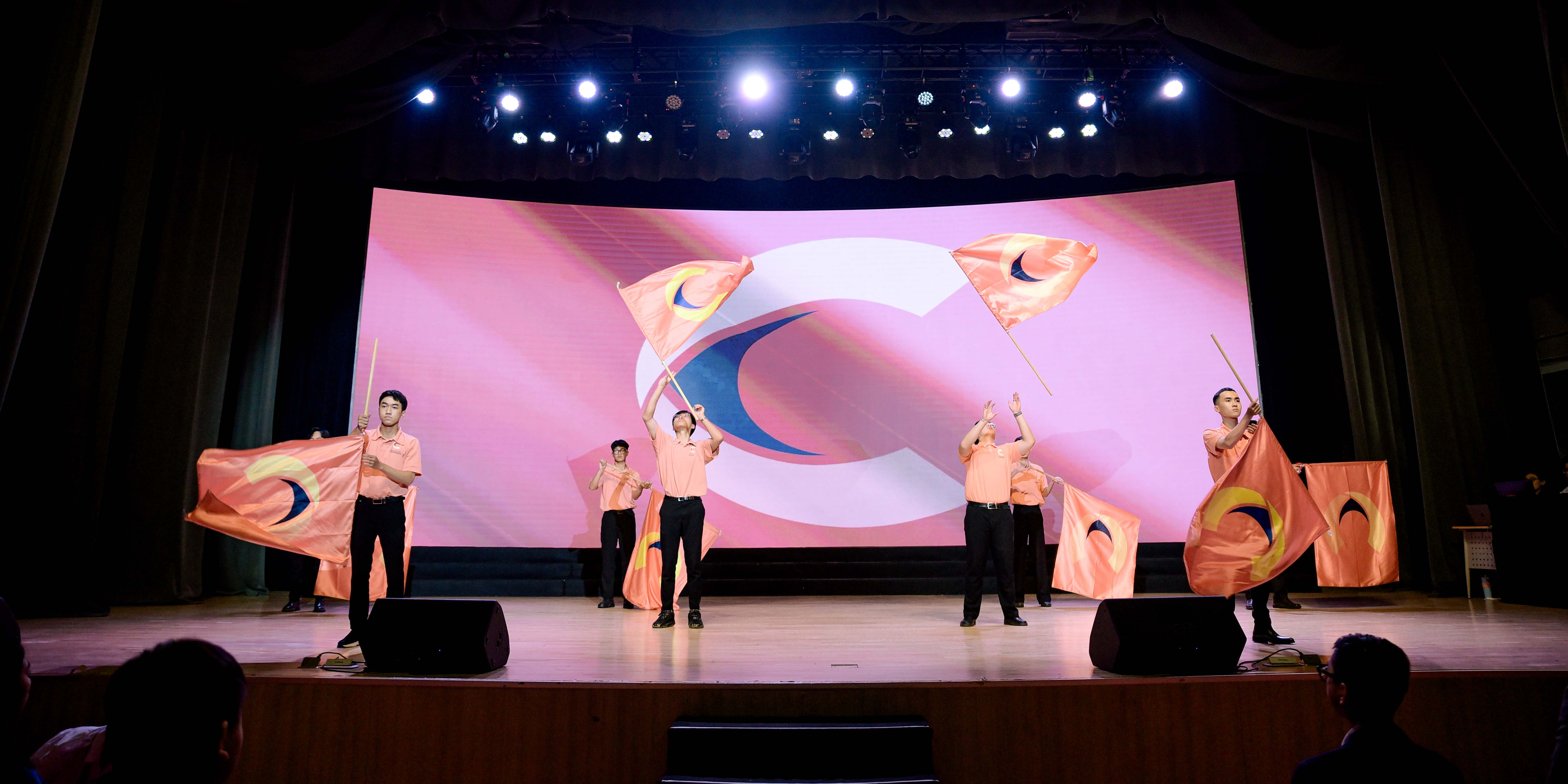 vlu-giao-nhien-noi-uom-mam-khoi-dau-hanh-trinh-cho-k30-khoa-thuong-mai-d.jpg