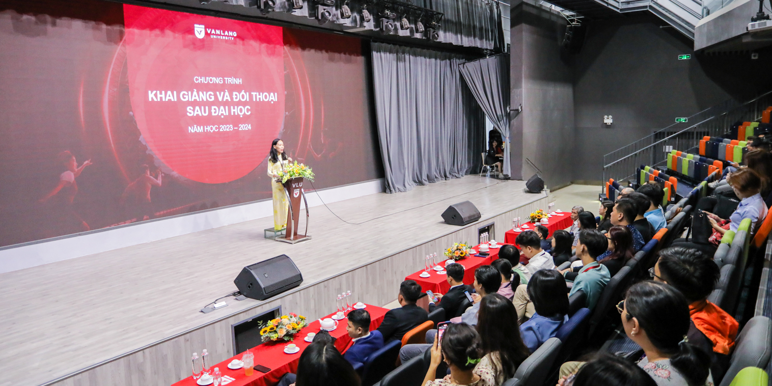vlu-hoc-vien-sau-dai-hoc-tham-du-chuong-trinh-khai-giang-va-doi-thoai-nam-hoc-2023-2024-b.jpg
