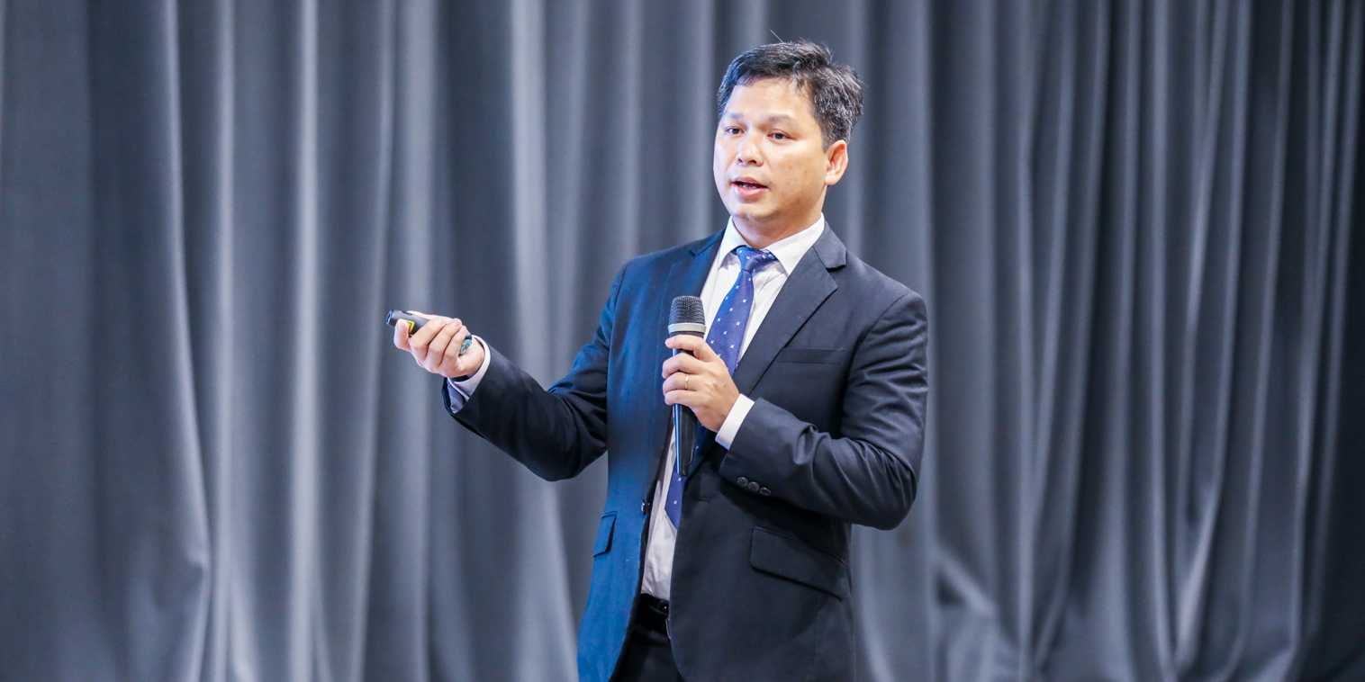 vlu-hoc-vien-sau-dai-hoc-tham-du-chuong-trinh-khai-giang-va-doi-thoai-nam-hoc-2023-2024-c.jpg