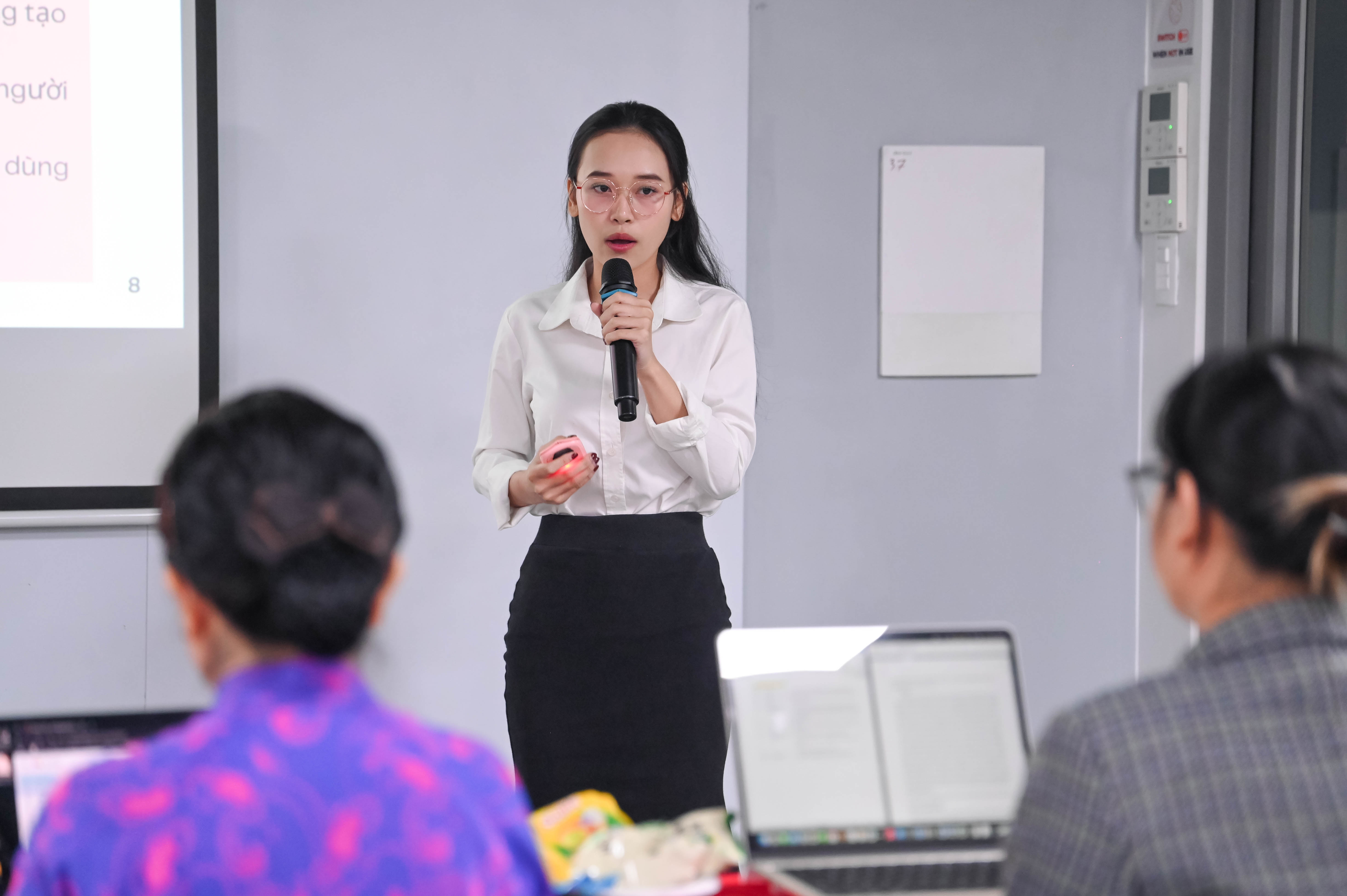 vlu-hoi-dong-lien-nganh-xet-duyet-thuyet-minh-de-cuong-nghien-cuu-khoa-hoc-sinh-vien-dot-2-nam-hoc-2024-2025-b.jpg