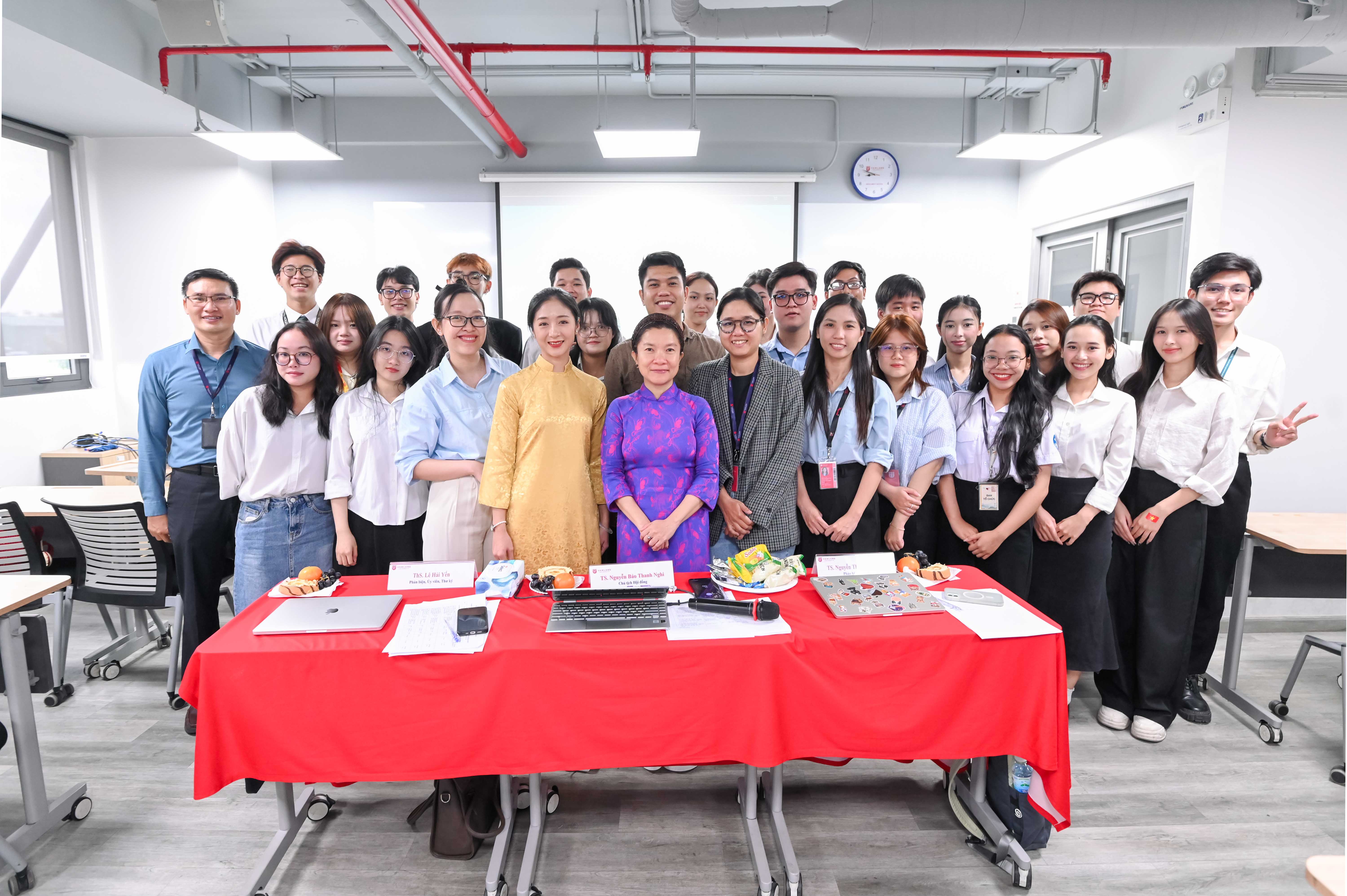 vlu-hoi-dong-lien-nganh-xet-duyet-thuyet-minh-de-cuong-nghien-cuu-khoa-hoc-sinh-vien-dot-2-nam-hoc-2024-2025-f.jpg