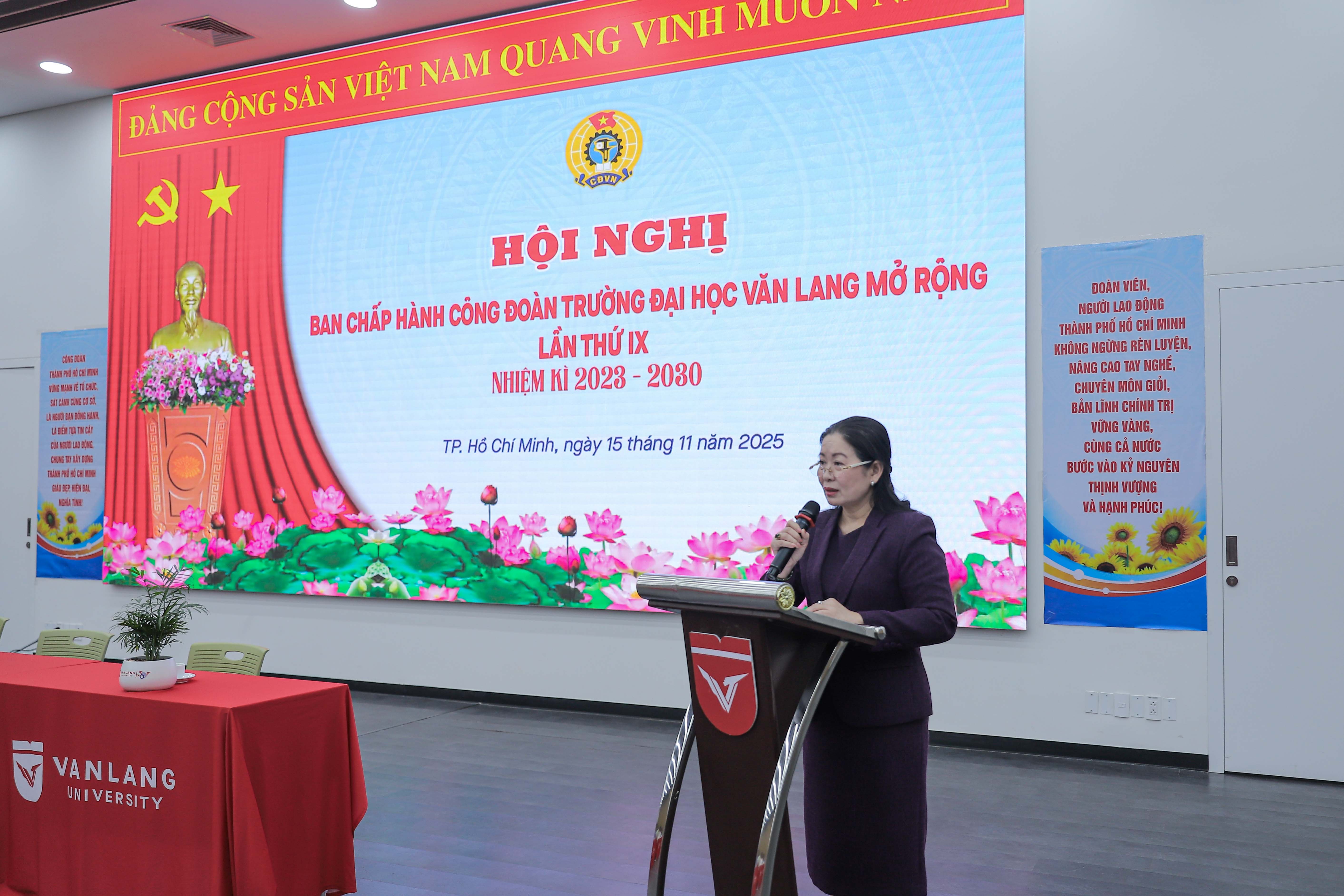 vlu-hoi-nghi-ban-chap-hanh-cong-doan-truong-dai-hoc-van-lang-mo-rong-lan-thu-ix---nhiem-ky-2023---2030-e.JPG