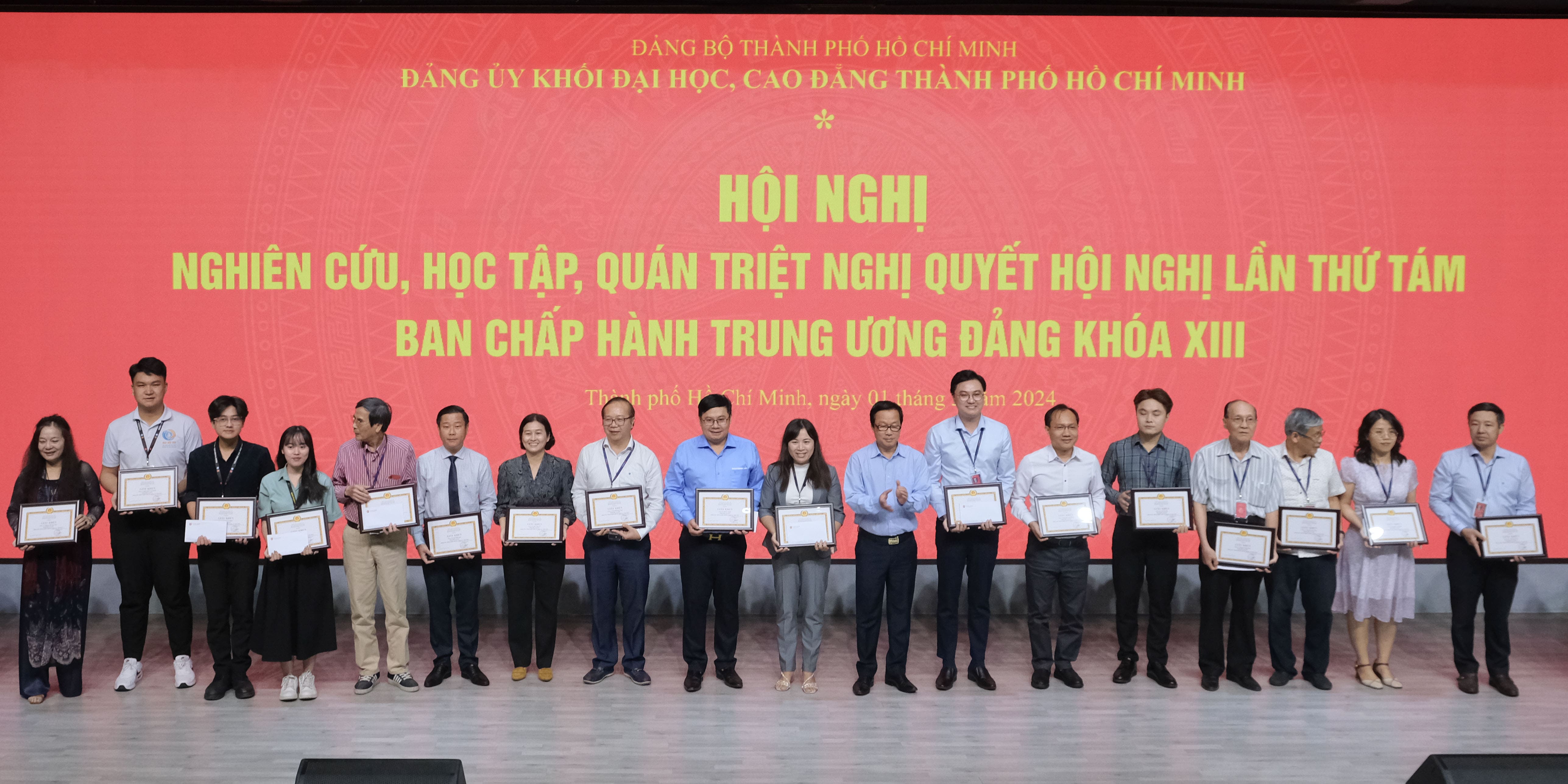 vlu-hoi-nghi-nghien-cuu-hoc-tap-quan-triet-nghi-quyet-hoi-nghi-lan-thu-tam-ban-chap-hanh-trung-uong-dang-khoa-xiii-e.jpg