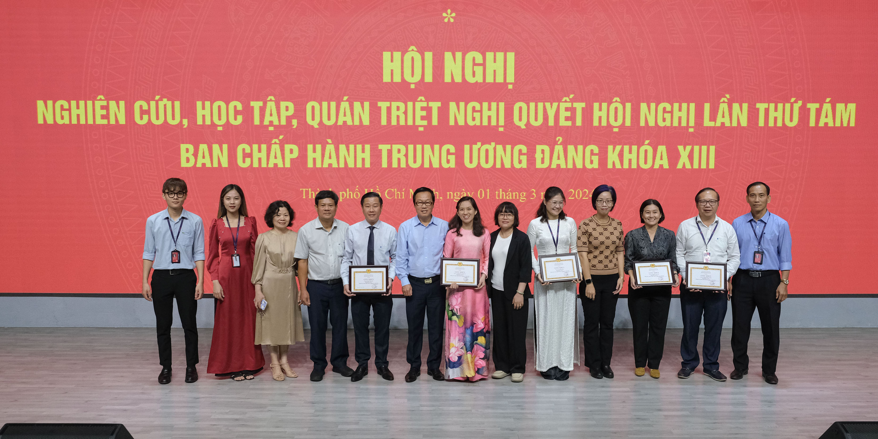 vlu-hoi-nghi-nghien-cuu-hoc-tap-quan-triet-nghi-quyet-hoi-nghi-lan-thu-tam-ban-chap-hanh-trung-uong-dang-khoa-xiii-g.jpg