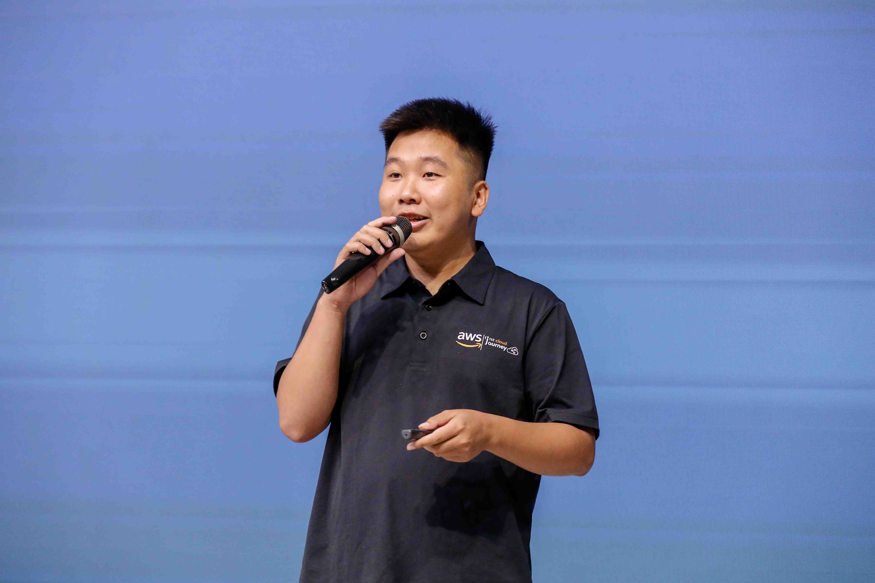 vlu-hoi-thao-aws-cloud-quest-cloud-practitioner-workshop-c.jpg