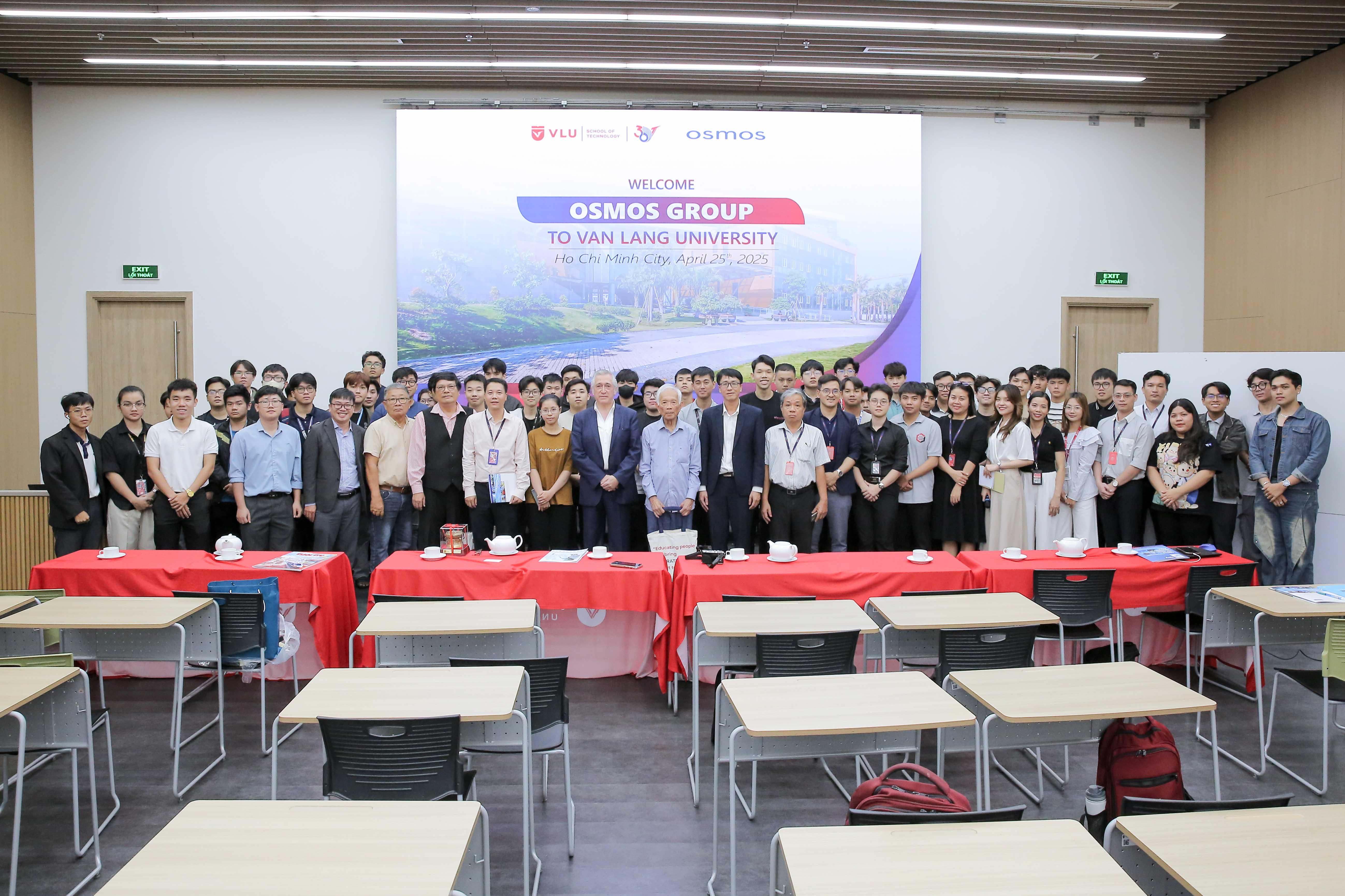 vlu-hoi-thao-don-tiep-va-giao-luu-nganh-ky-thuat-hang-khong-cung-tap-doan-cong-nghe-osmos-d.jpg