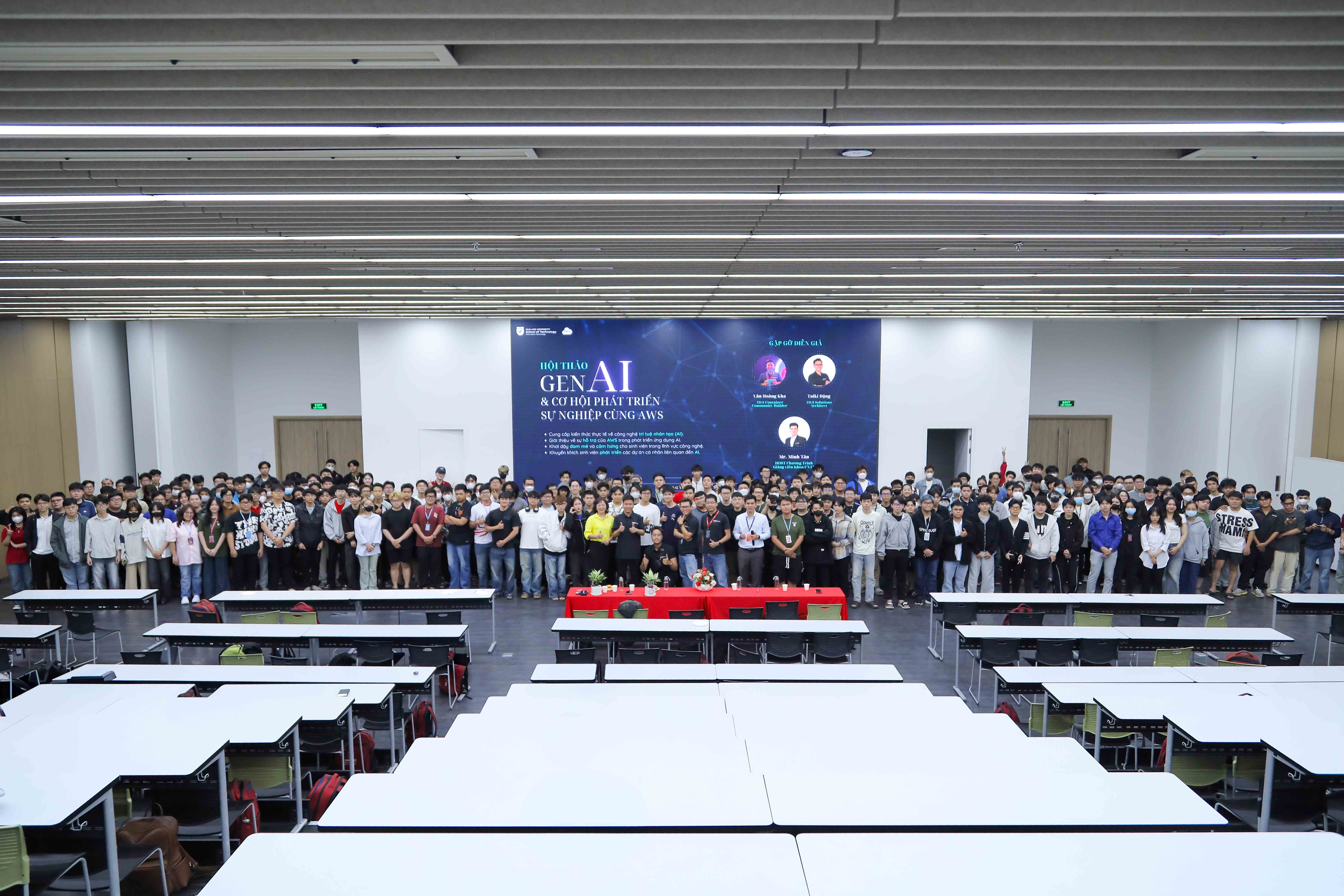 vlu-hoi-thao-gen-ai-va-co-hoi-phat-trien-su-nghiep-cua-aws_c.JPG