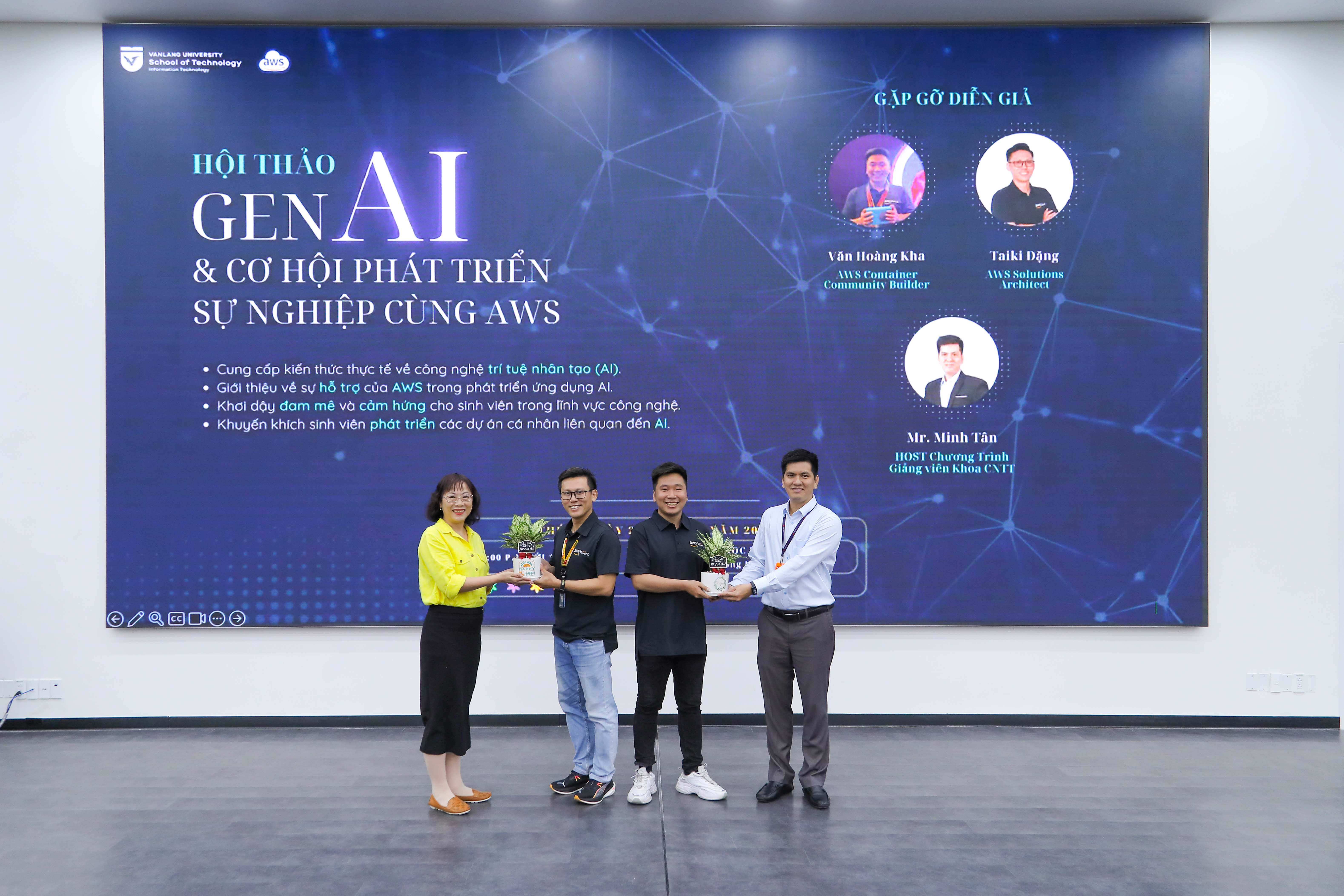 vlu-hoi-thao-gen-ai-va-co-hoi-phat-trien-su-nghiep-cua-aws_d.JPG