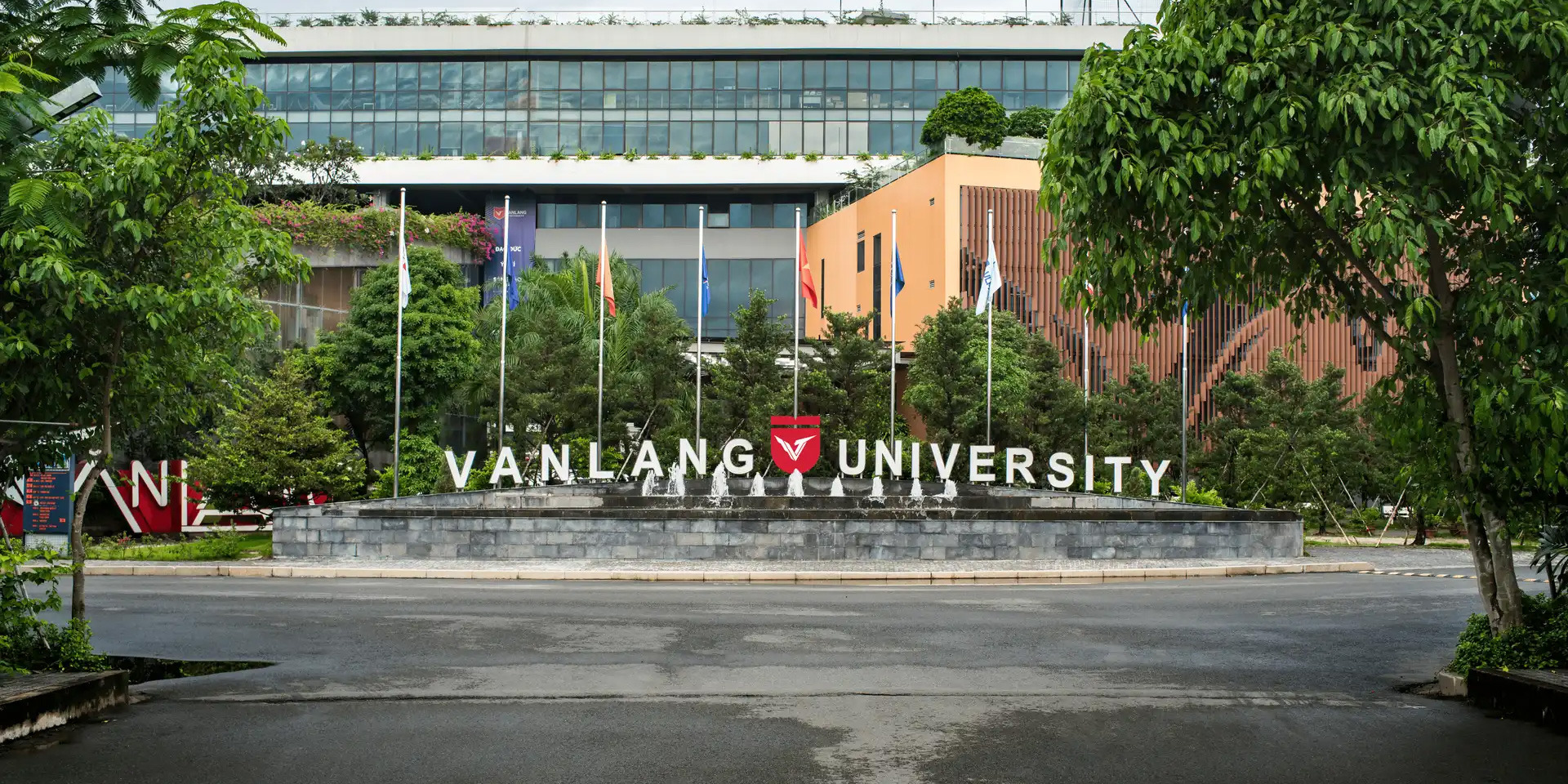 vlu-hoi-thao-khoa-hoc-ve-nang-cao-chat-luong-day-va-hoc-tieng-anh-khong-chuyen-tai-vlu-b.jpg