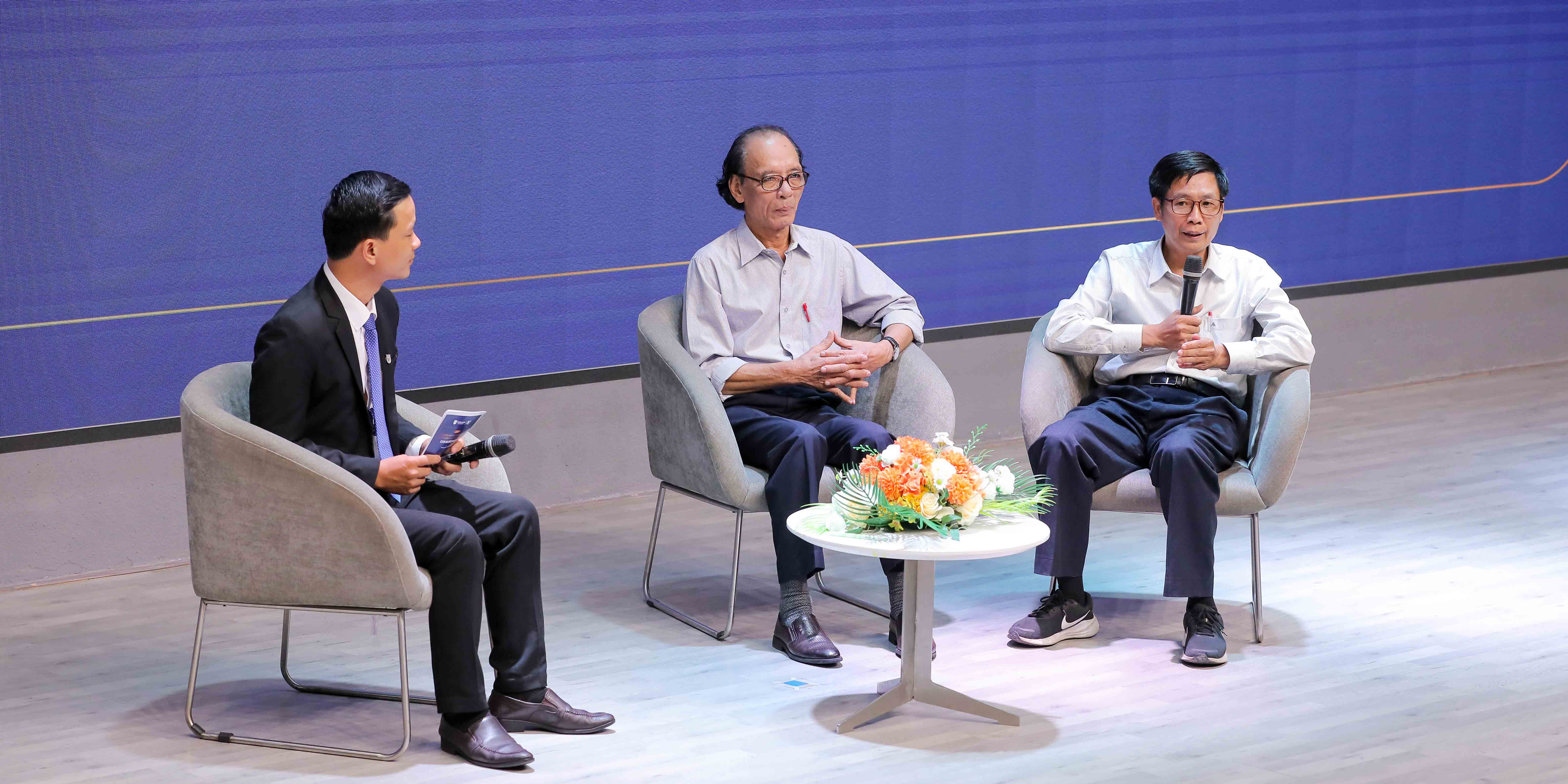 vlu-hoi-thao-ky-niem-300-nam-sinh-dai-danh-y-hai-thuong-lan-ong-le-huu-trac-con-nguoi-va-di-san-h.jpg