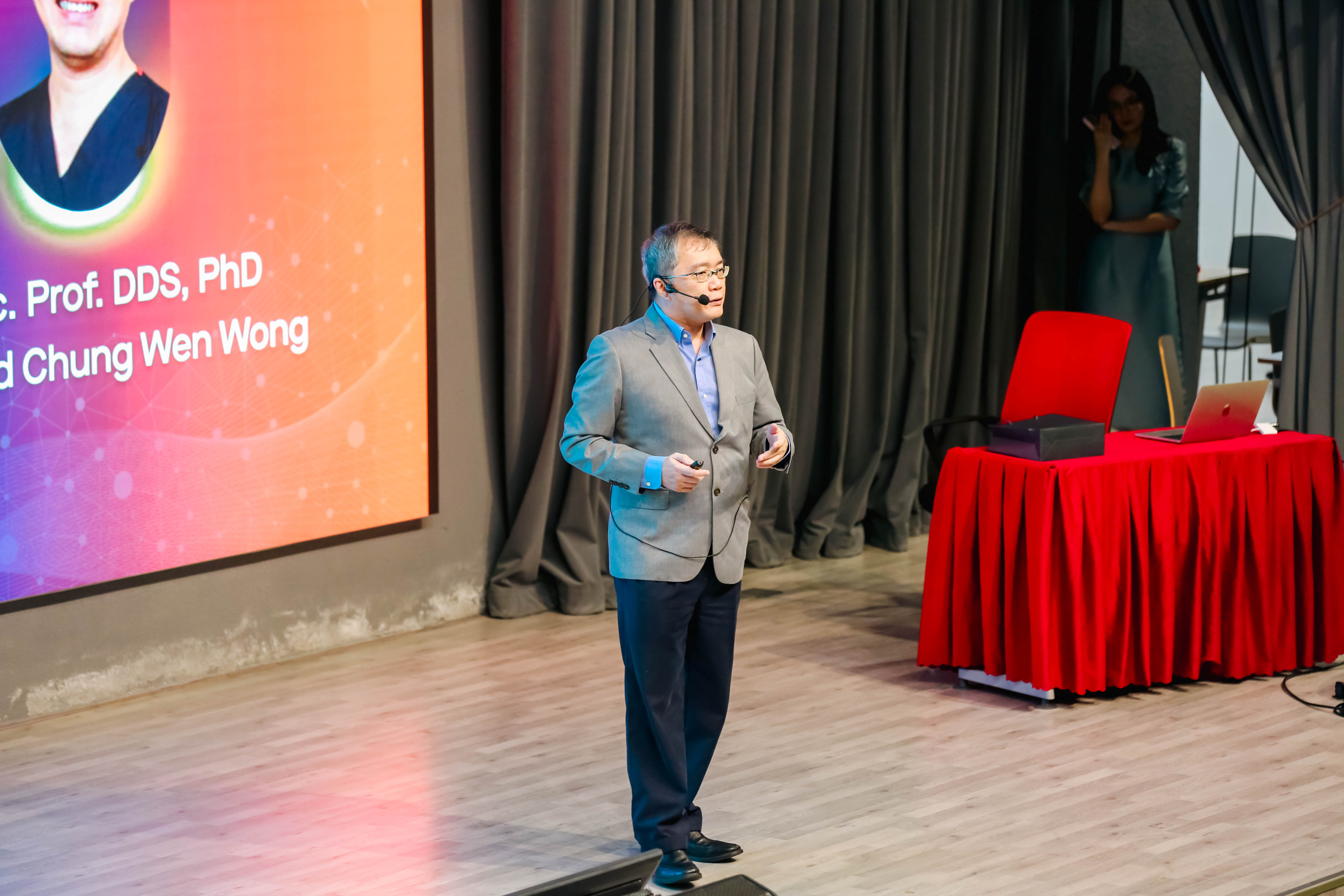 vlu-hoi-thao-periodontology-va-implant-interface-symposium-b.jpg