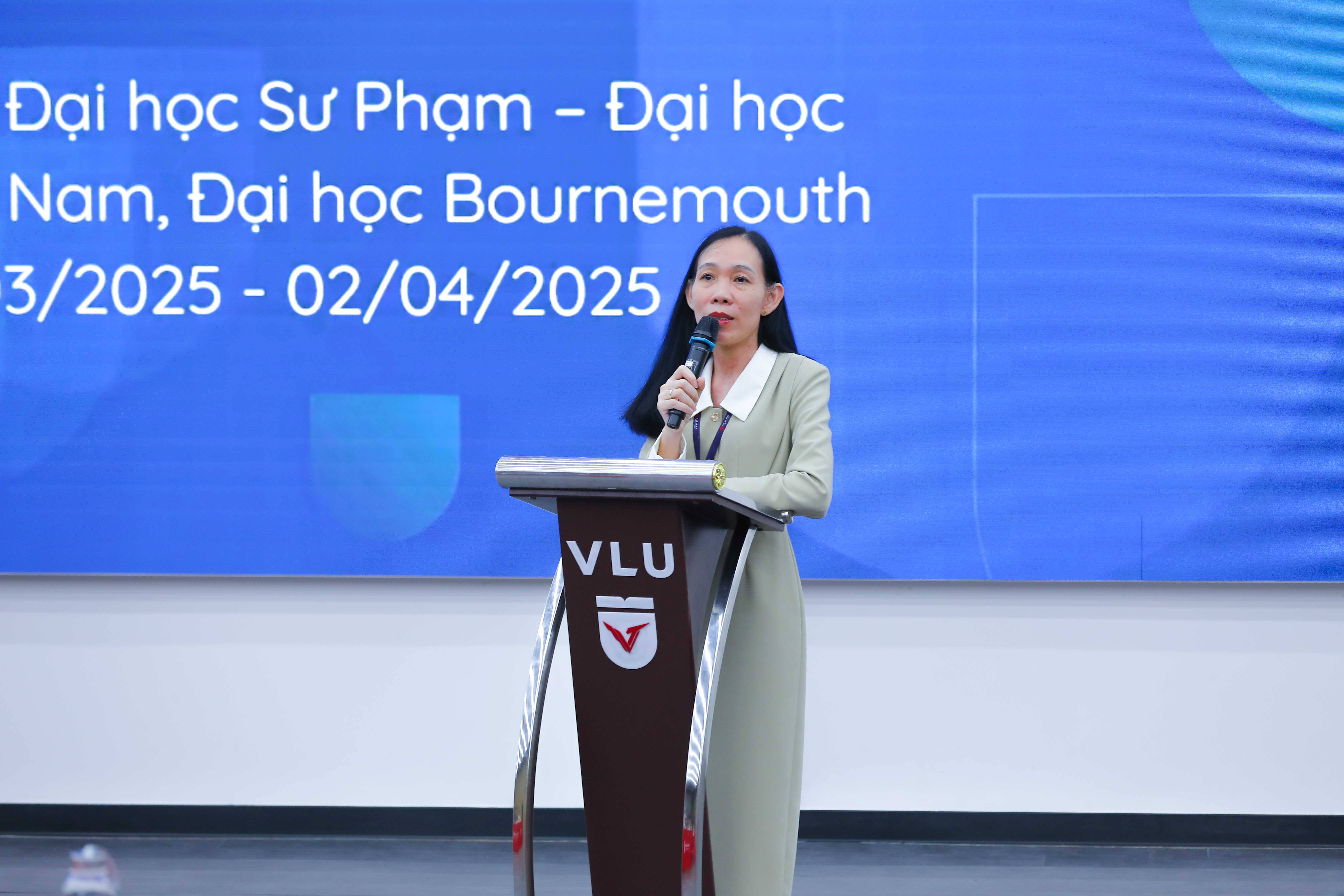 vlu-hoi-thao-truyen-thong-nhu-xuc-tac-phat-trien-viet-nam-trong-boi-canh-toan-cau_a.jpg