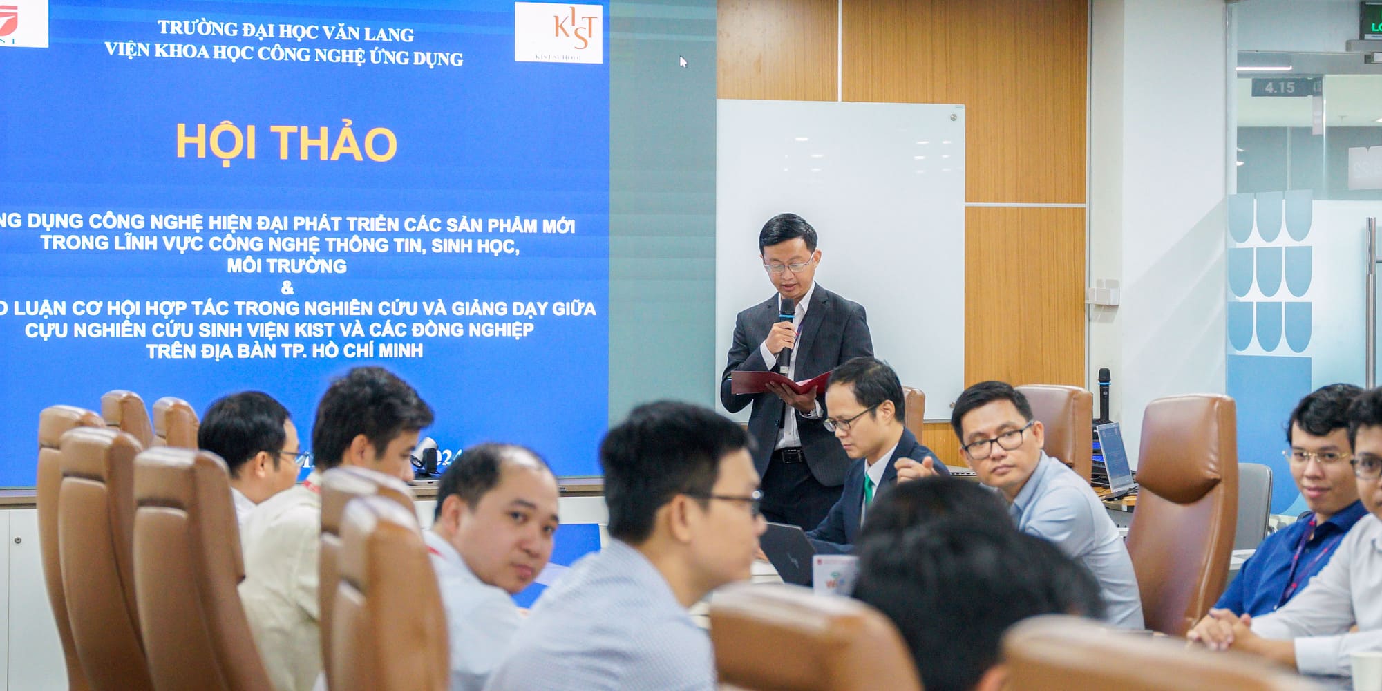 vlu-hoi-thao-ung-dung-cong-nghe-hien-dai-phat-trien-cac-san-pham-moi-trong-linh-vuc-cntt-sh-mt-b.jpg