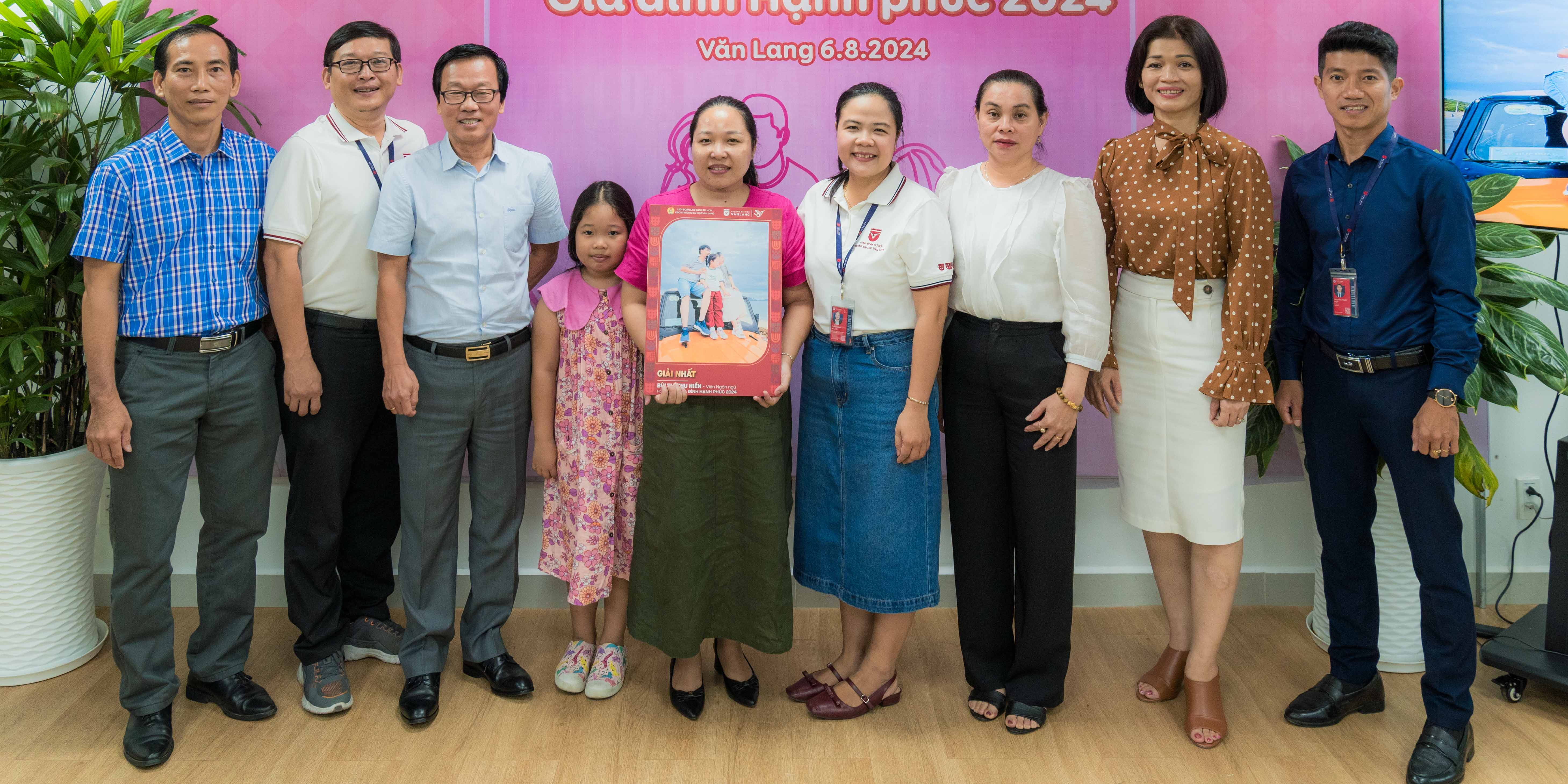 vlu-hoi-thi-anh-gia-dinh-hanh-phuc-2024-dai-gia-dinh-van-lang-lan-toa-yeu-thuong-c.jpg