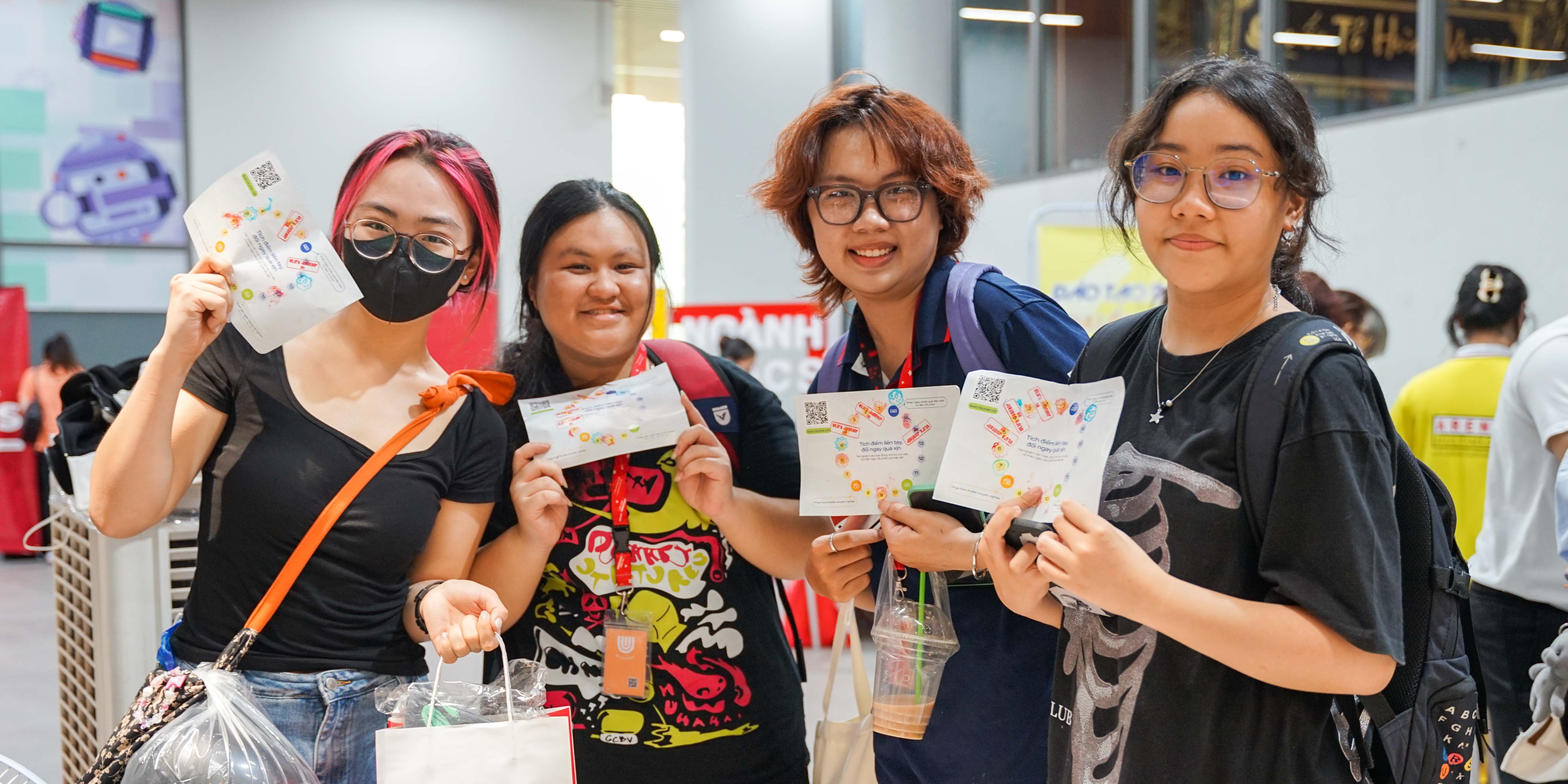 vlu-hon-10000-co-hoi-viec-lam-hap-dan-danh-cho-sinh-vien-van-lang-tai-vlu-job-fair-2024-a.jpg