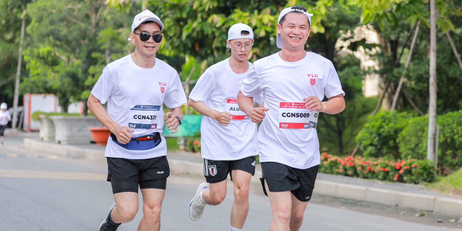 vlu-hon-100-cuu-sinh-vien-tranh-tai-bo-mon-dien-kinh-tai-khai-mac-hoi-thao-cuu-sinh-vien-van-lang-nam-2023-d.jpg