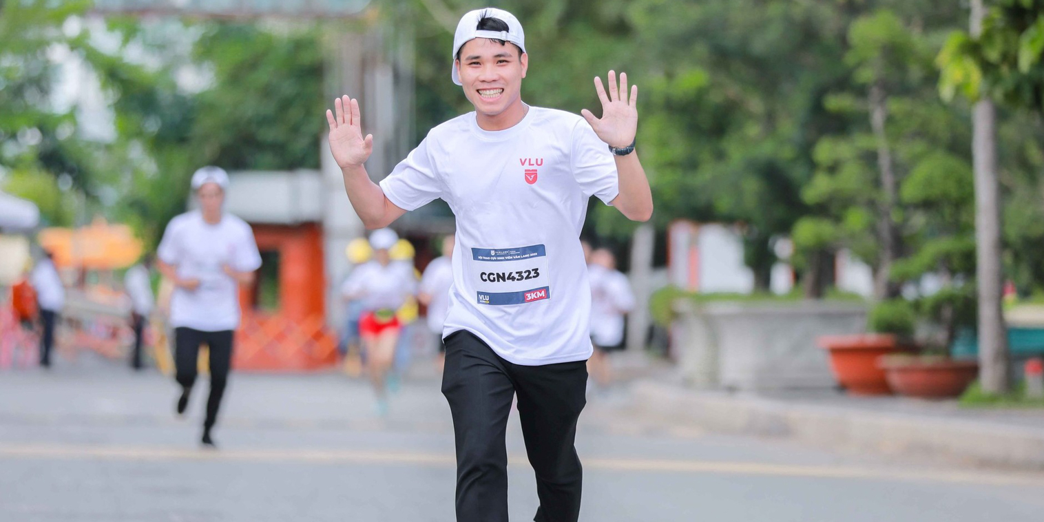 vlu-hon-100-cuu-sinh-vien-tranh-tai-bo-mon-dien-kinh-tai-khai-mac-hoi-thao-cuu-sinh-vien-van-lang-nam-2023-e.jpg