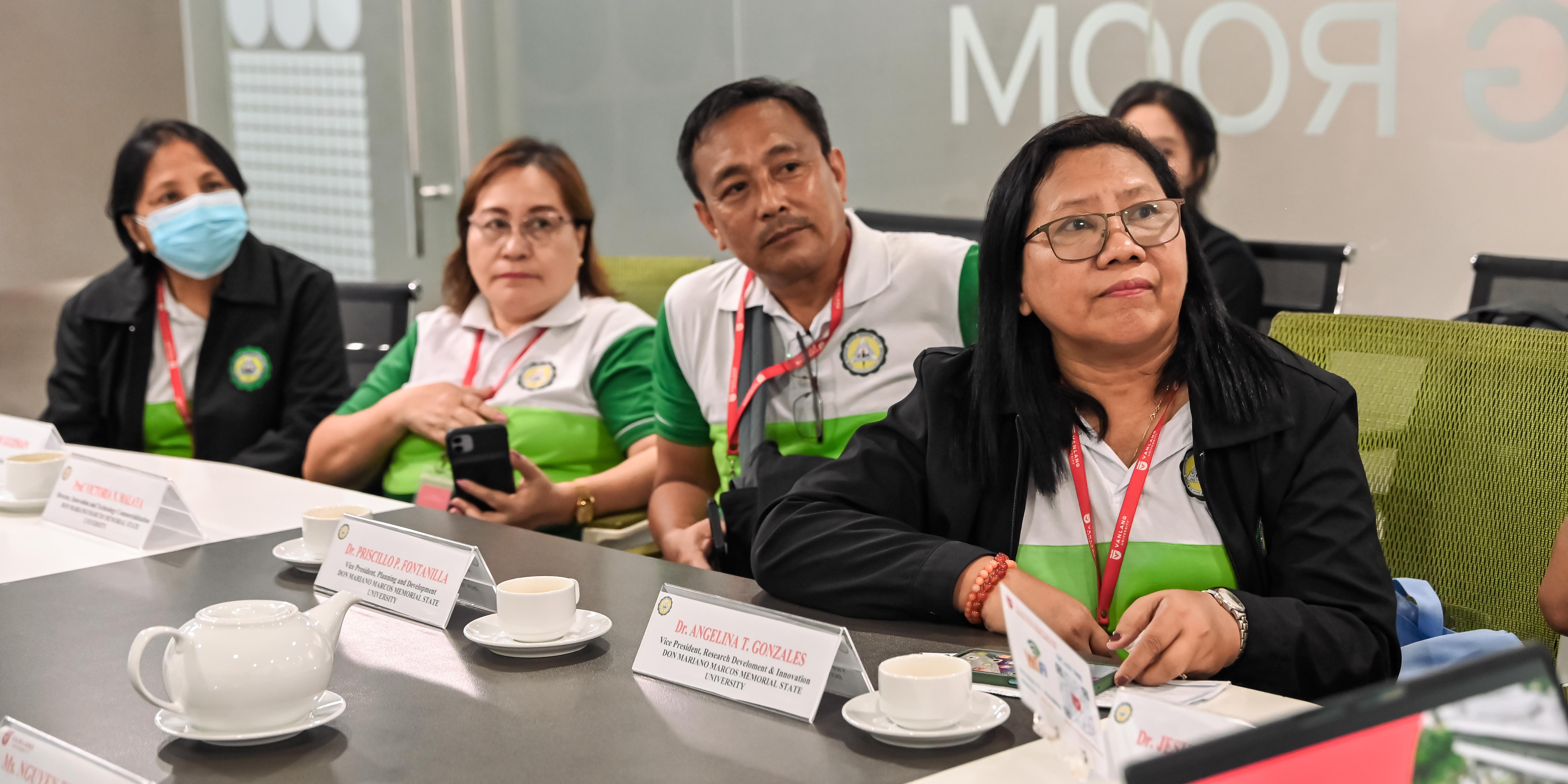 vlu-hop-tac-nang-tam-quoc-te-van-lang-tiep-don-doan-dai-bieu-den-tu-dai-hoc-philippines-b.jpg