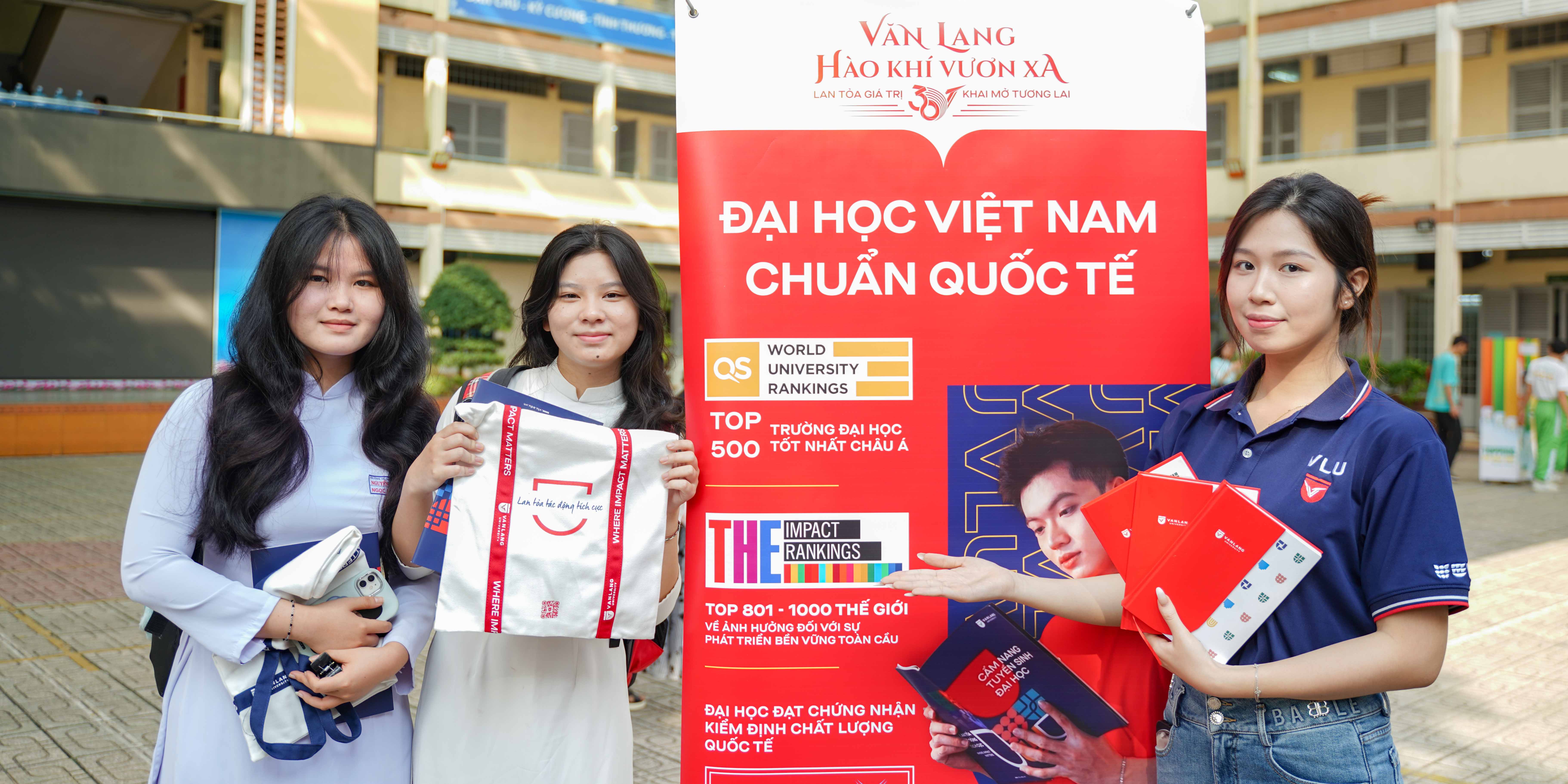 vlu-huong-nghiep-quan-ly-tai-chinh-ca-nhan-cho-hoc-sinh-thpt-nguyen-thai-binh-tp.hcm-d.jpg