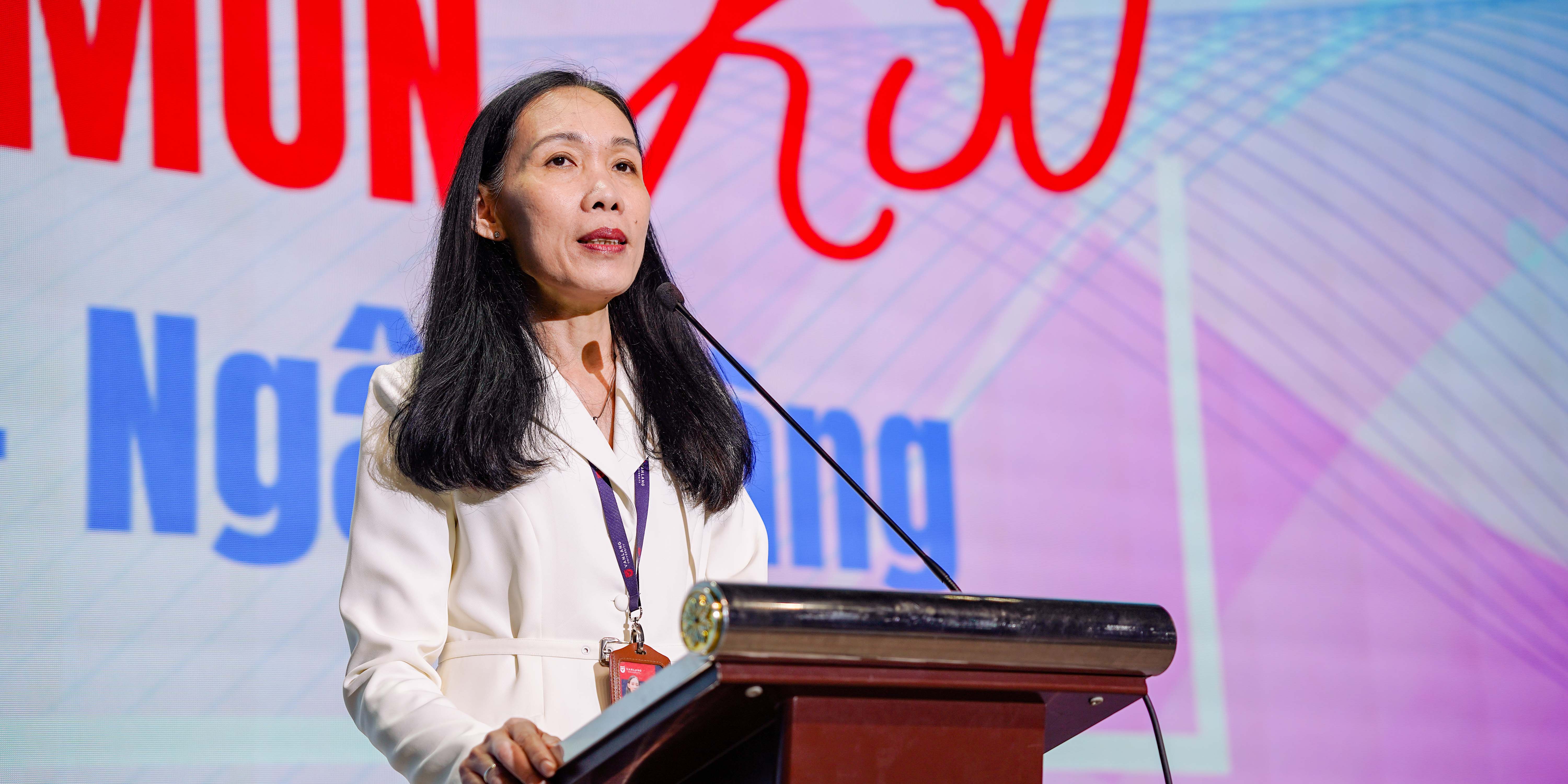 vlu-khac-le-nhap-mon-danh-rieng-cho-tan-sinh-vien-k30-khoa-tai-chinh-ngan-hang-b.jpg