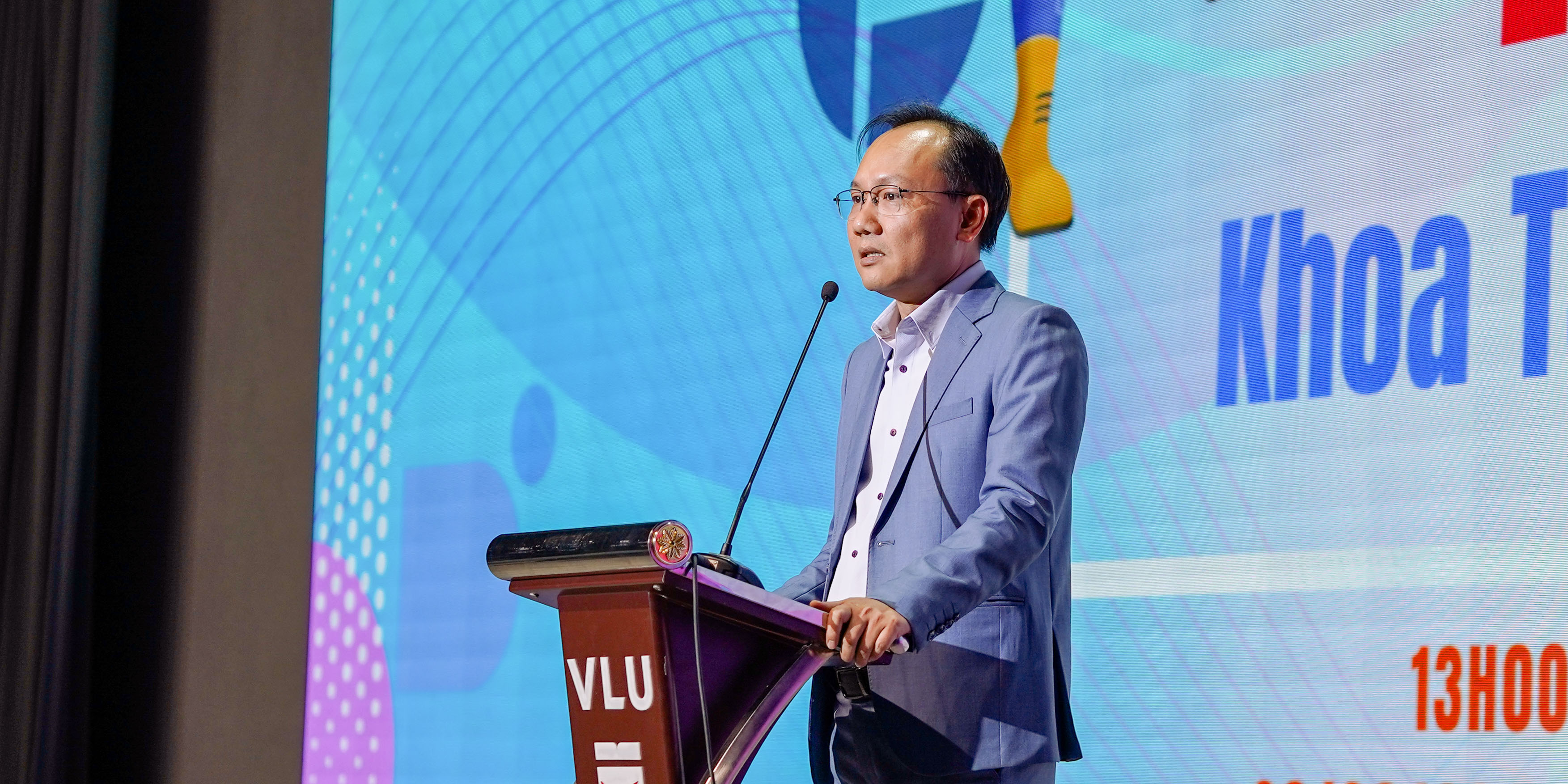 vlu-khac-le-nhap-mon-danh-rieng-cho-tan-sinh-vien-k30-khoa-tai-chinh-ngan-hang-c.jpg