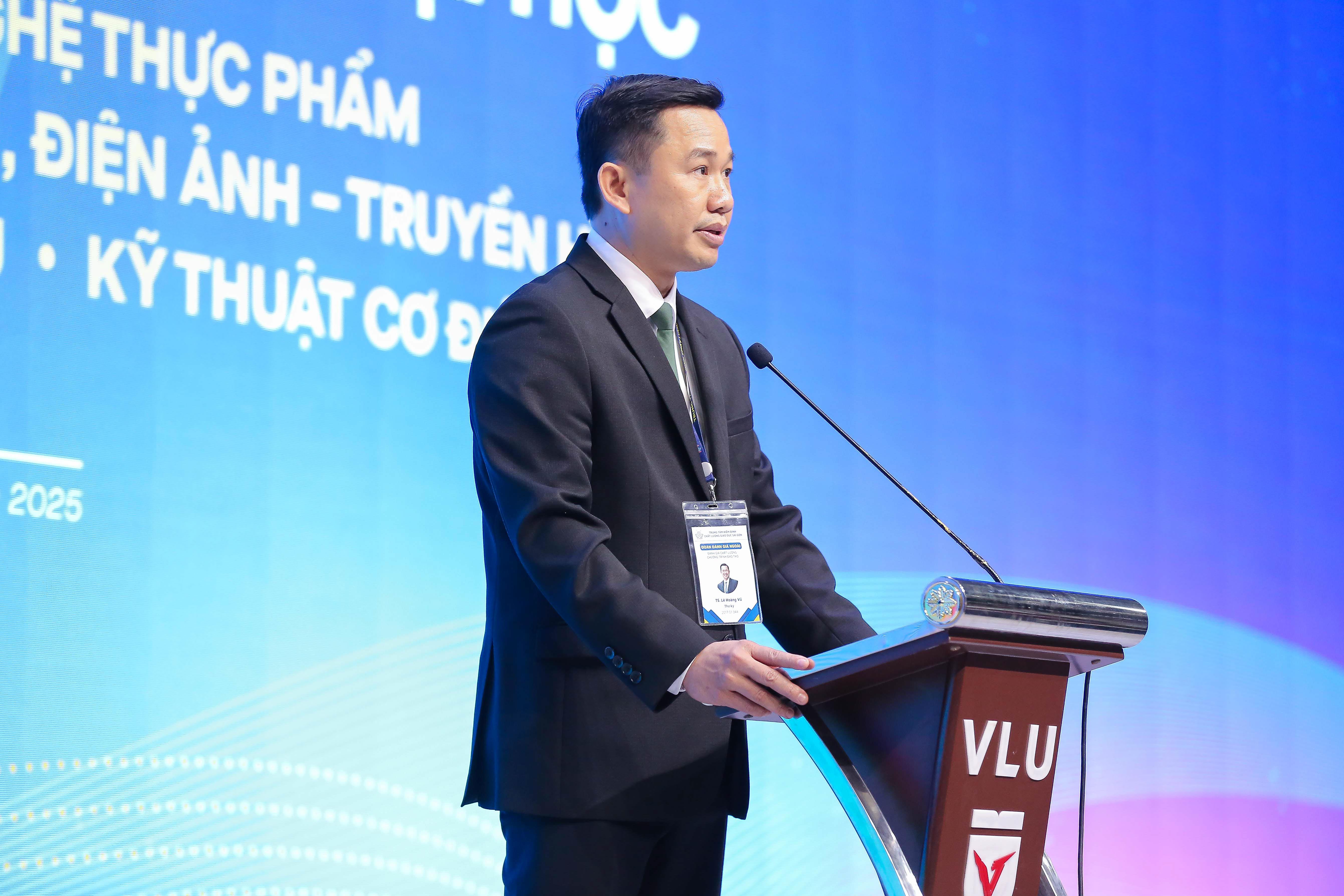 vlu-khai-mac-dot-khao-sat-chinh-thuc-kiem-dinh-07-ctdt-trinh-do-dh-cua-vlu-a.jpg