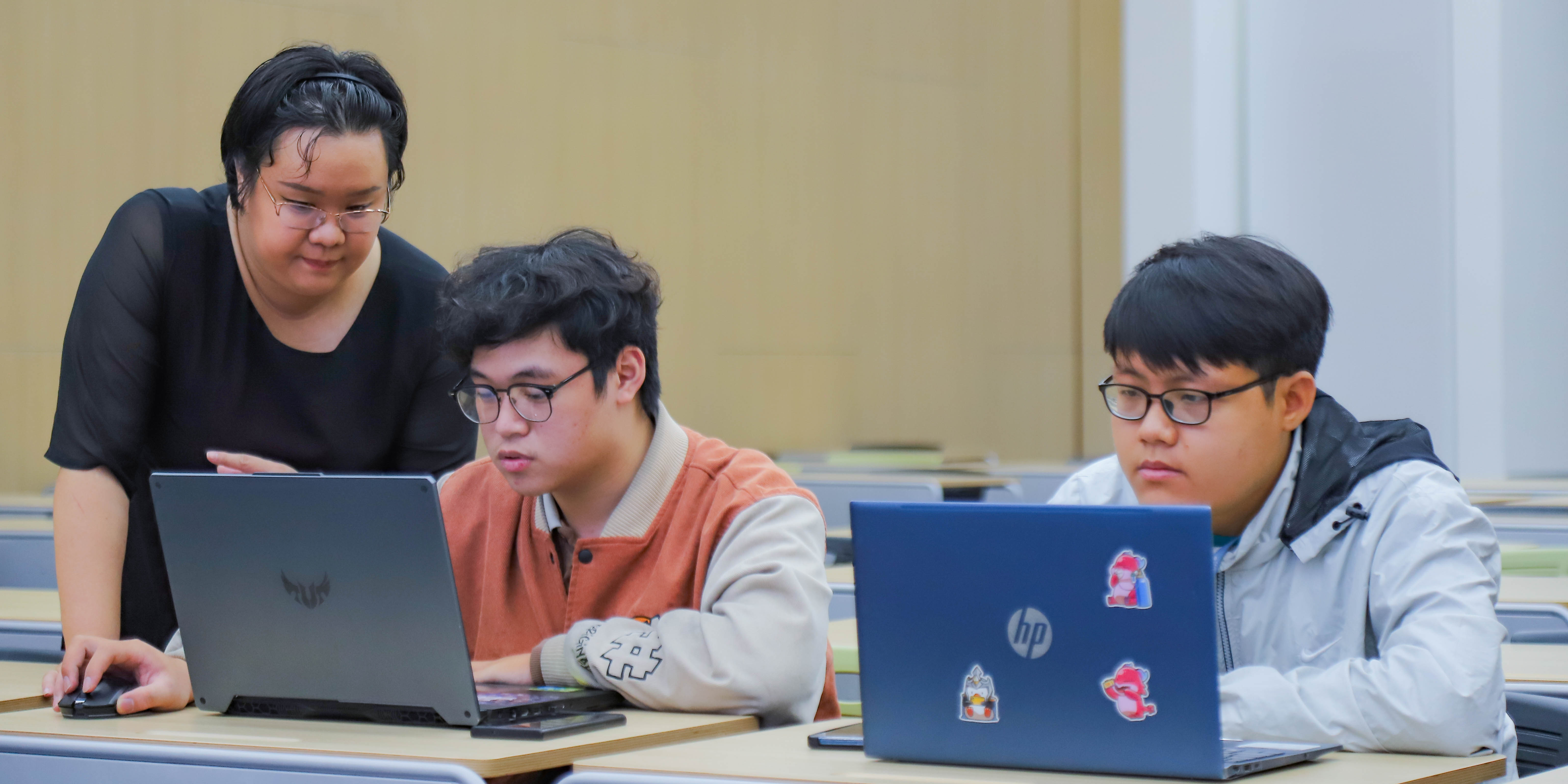 vlu-khai-pha-gioi-han-cua-tri-tue-nhan-tao-cung-hoi-thao-unlock-insights-power-bi_b.JPG