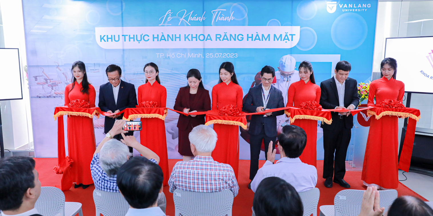 vlu-khanh-thanh-khu-thuc-hanh-cua-sinh-vien-rang-ham-mat-truong-dai-hoc-van-lang-a.jpg