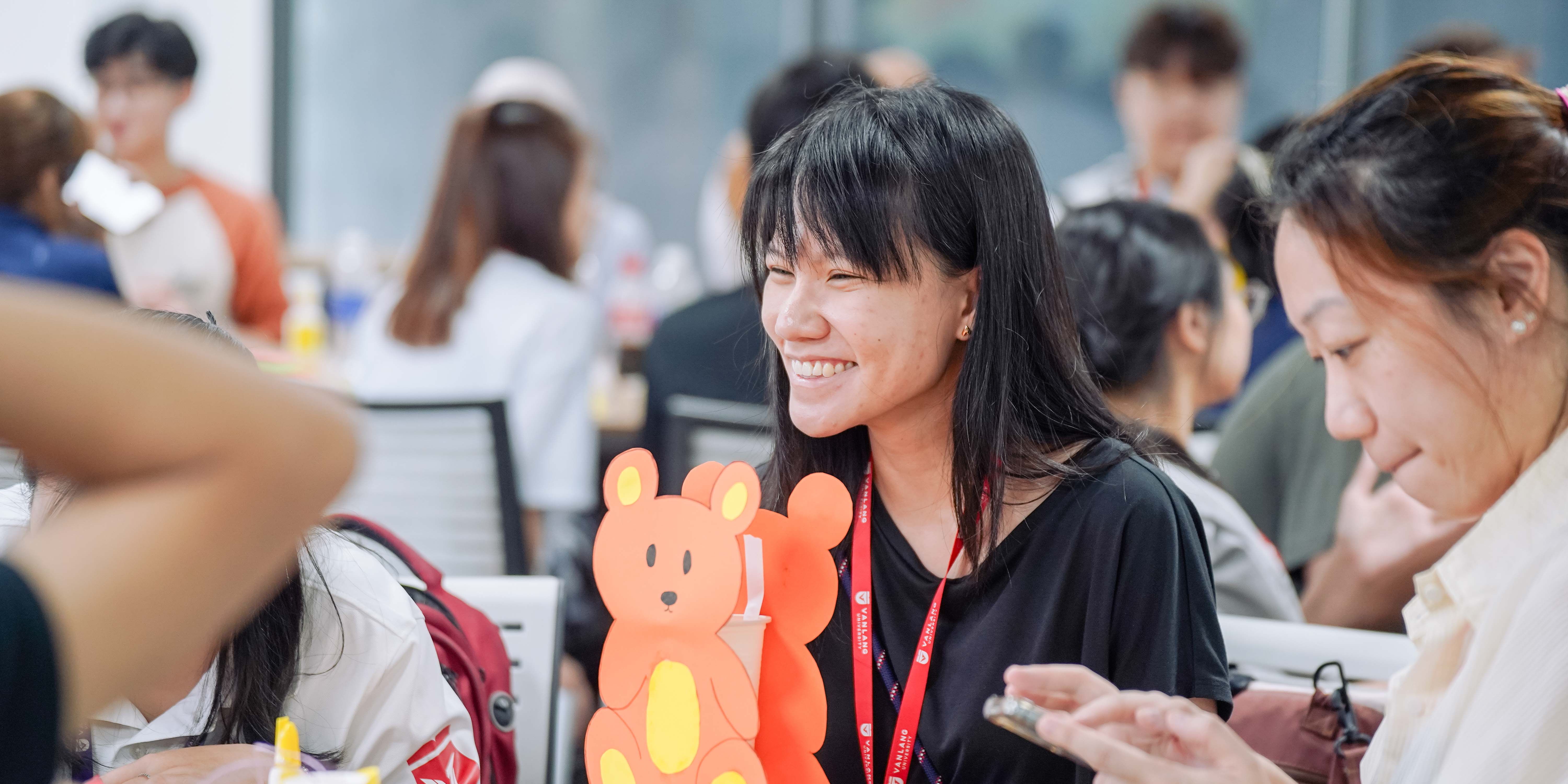 vlu-kheo-tay-hay-lam-cung-cung-sinh-vien-republic-polytechnic-singapore-b.jpg