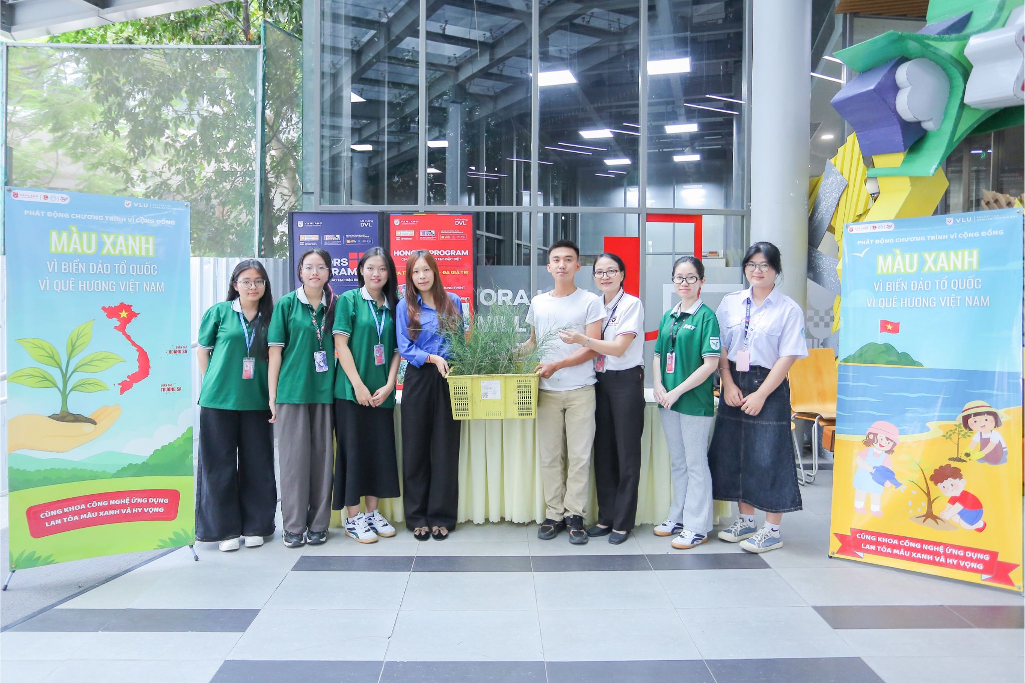 vlu-khoa-cong-nghe-ung-dung-phat-dong-chuong-trinh-y-nghia-vi-mau-xanh-bien-dao-c.jpg