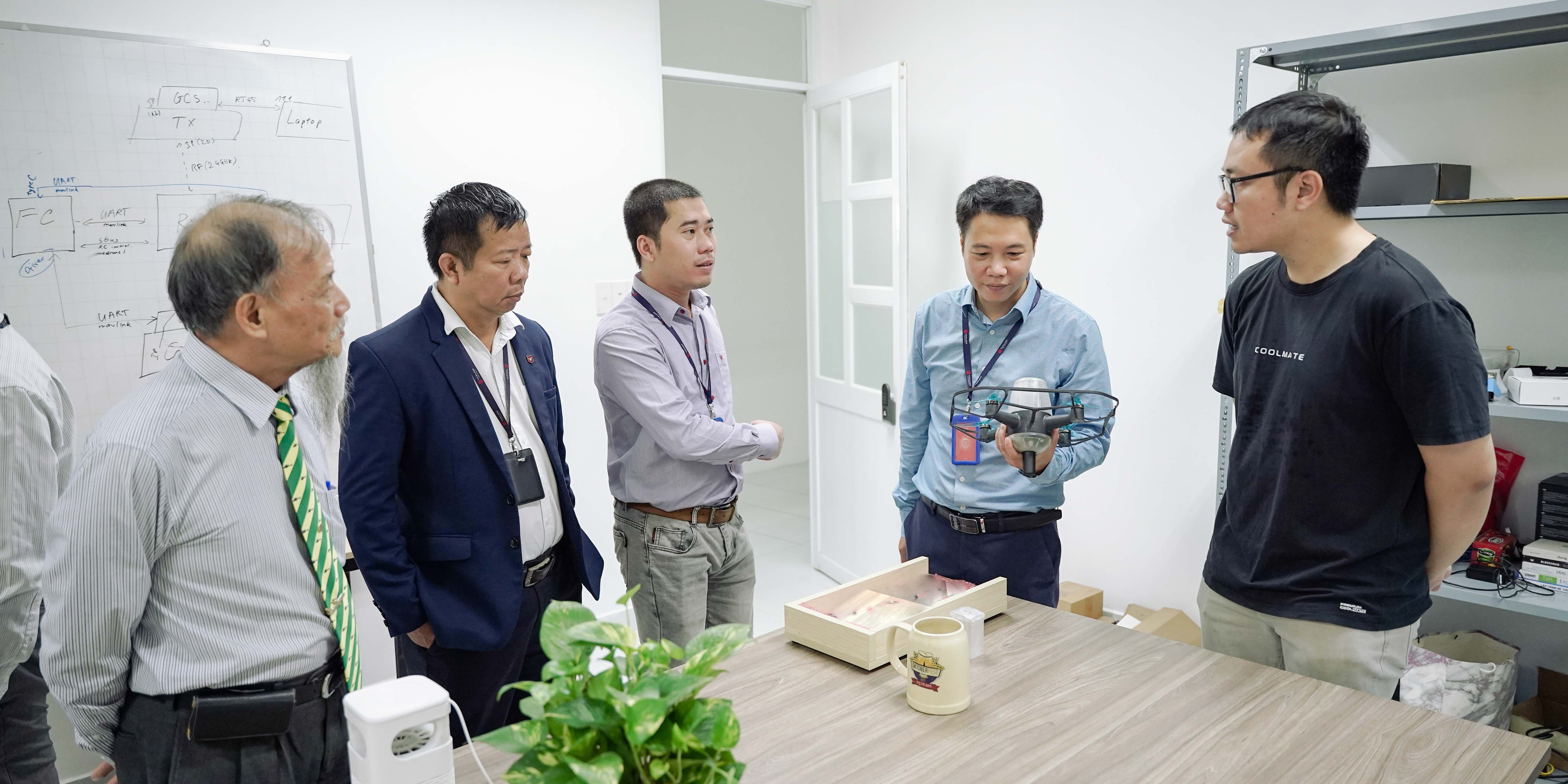 vlu-khoa-ky-thuat-co-dien-va-may-tinh-hop-tac-cung-cong-ty-co-phan-cong-nghe-thong-minh-mismart-b.jpg